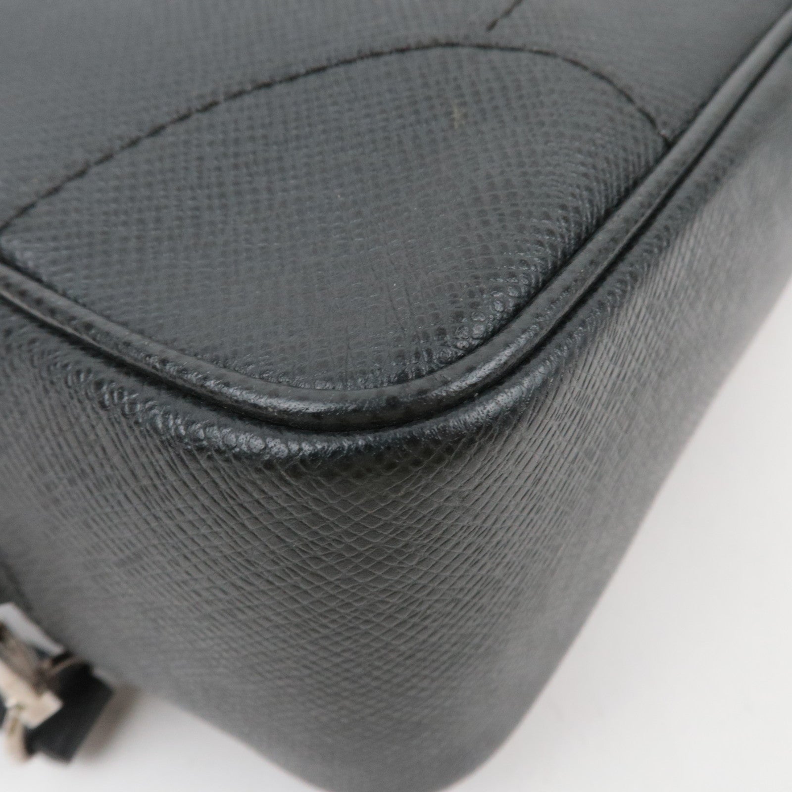 Louis Vuitton Taiga Pavel Clutch Bag Ardoise M31142