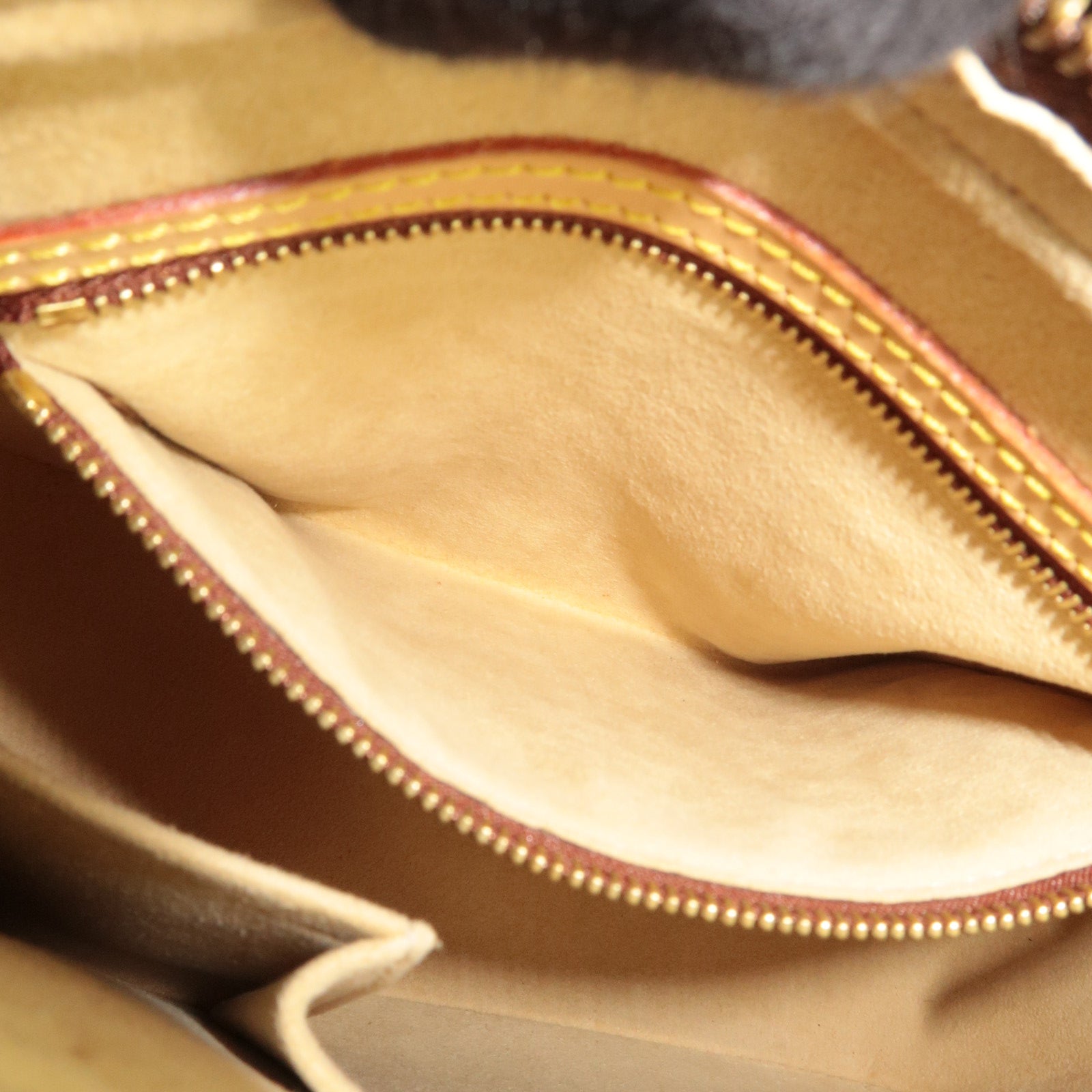 Louis Vuitton Monogram Looping MM Shoulder Bag M51146