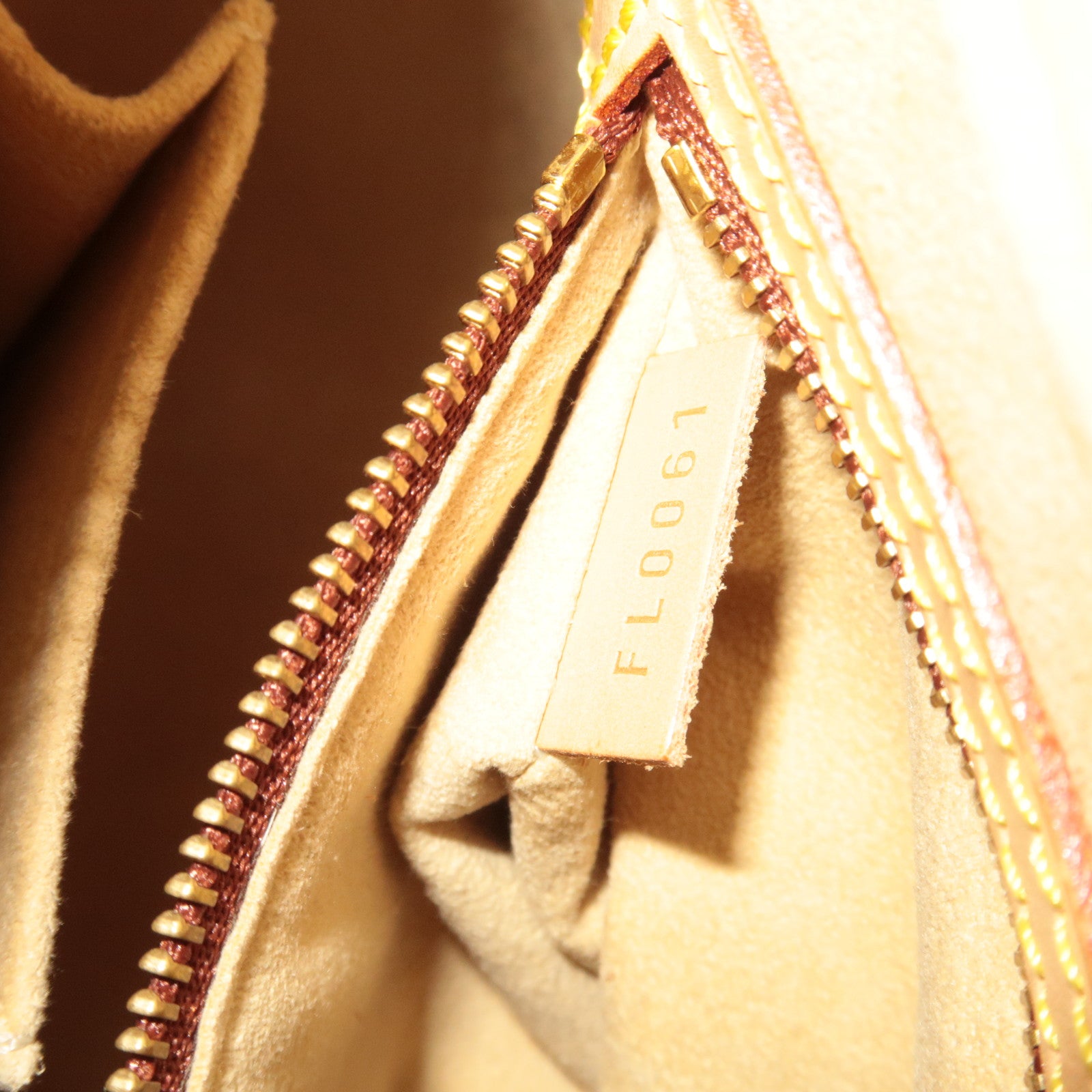 Louis Vuitton Monogram Looping MM Shoulder Bag M51146