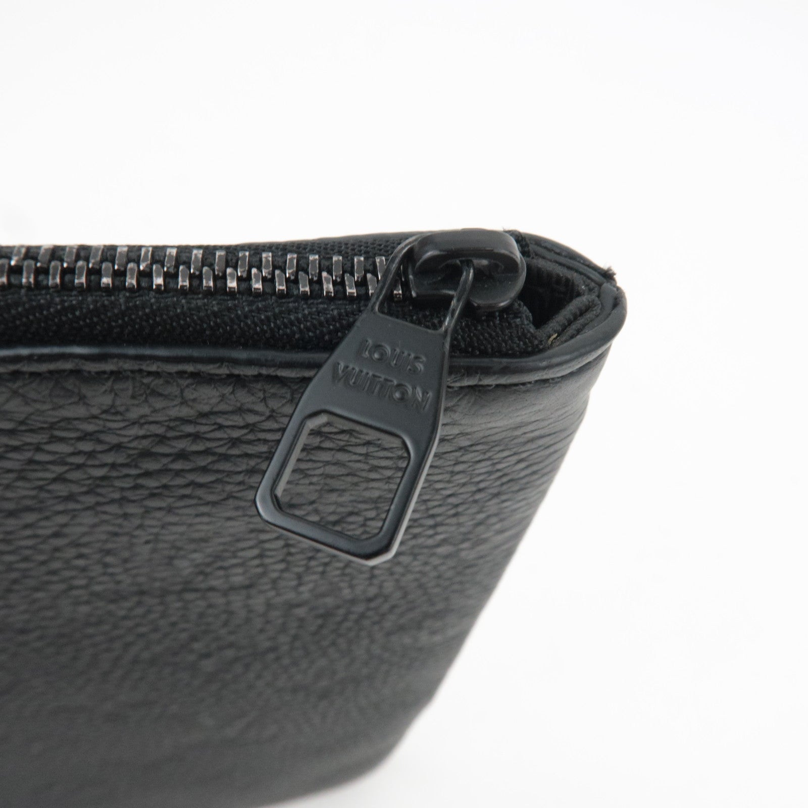 Louis Vuitton Monogram Etui Voyage Clutch Bag Taurillon Leather Noir M59479