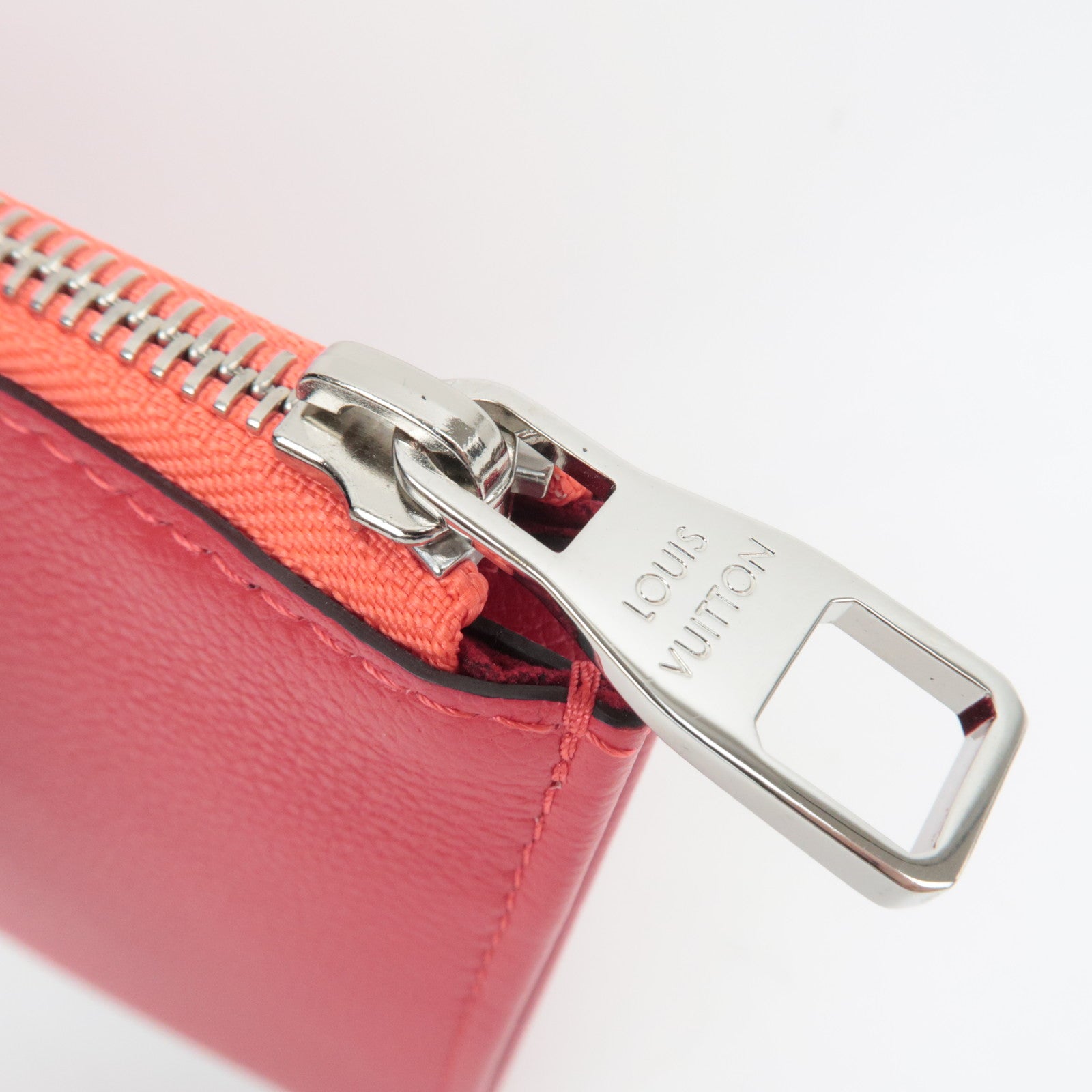 Louis Vuitton Pochette Jour PM Taurillon Leather Clutch Bag Rouge R99586