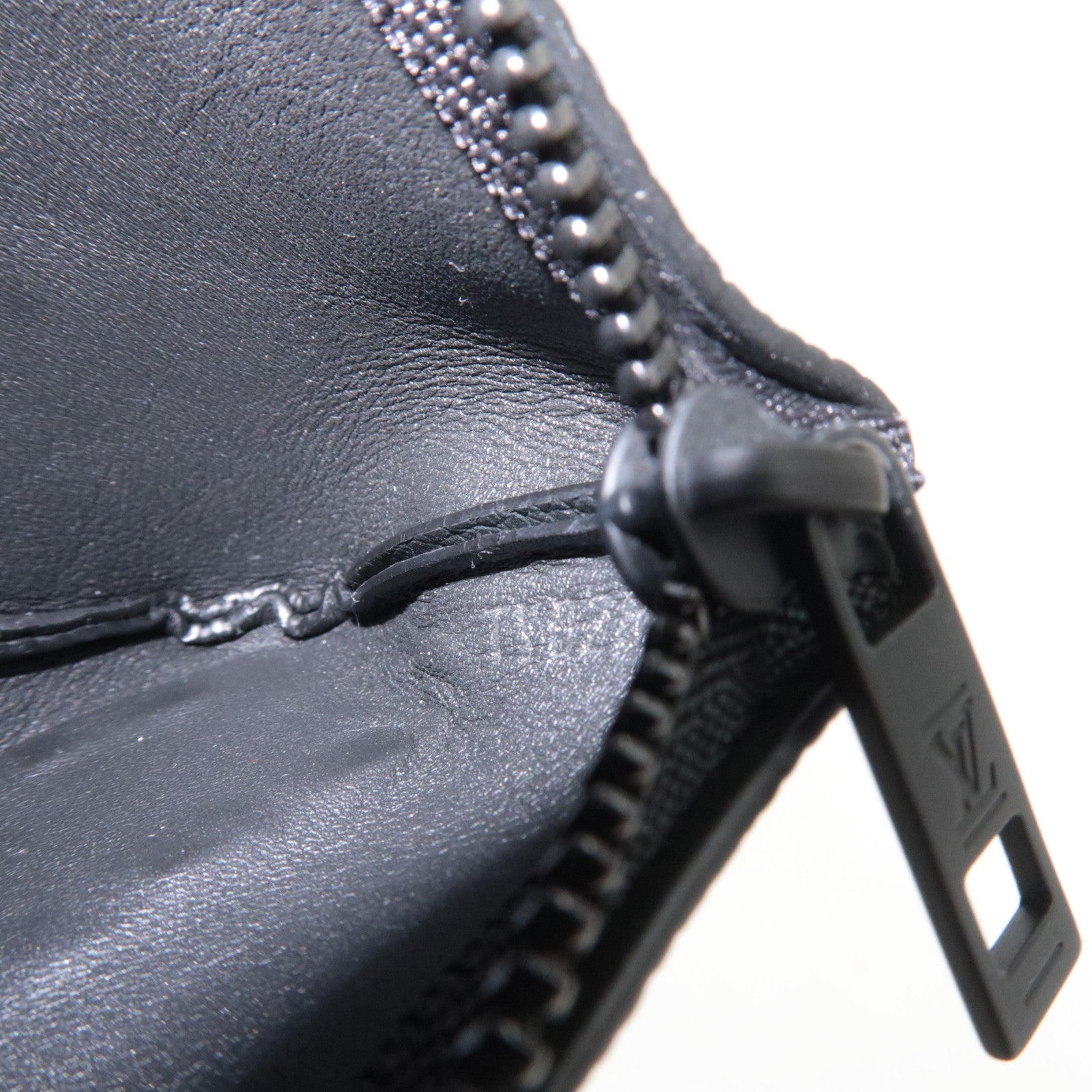 Louis Vuitton Aerogram Pochette Cles Coin Case Noir M81031