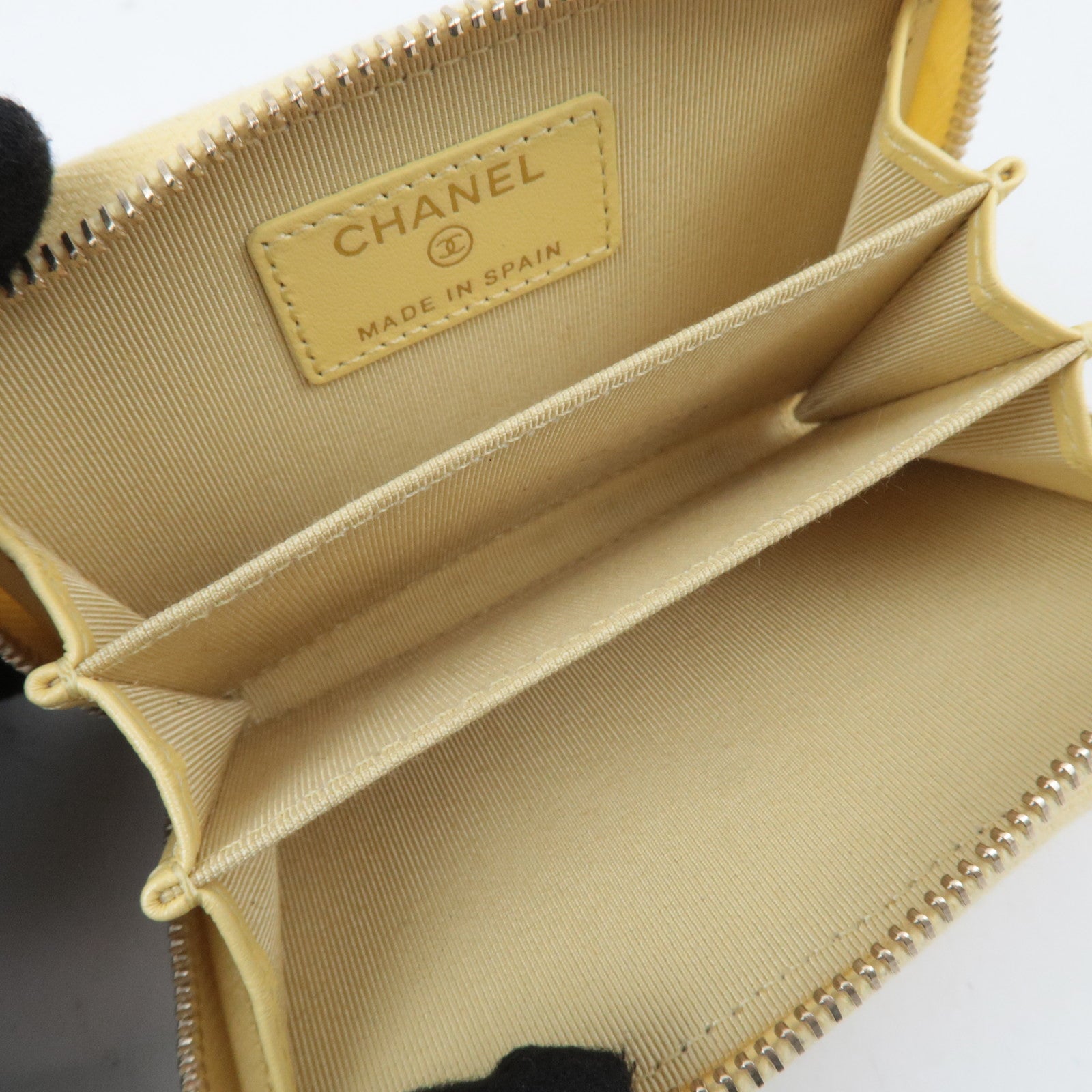 CHANEL Matelasse Shiny Caviarskin Coin Case Yellow