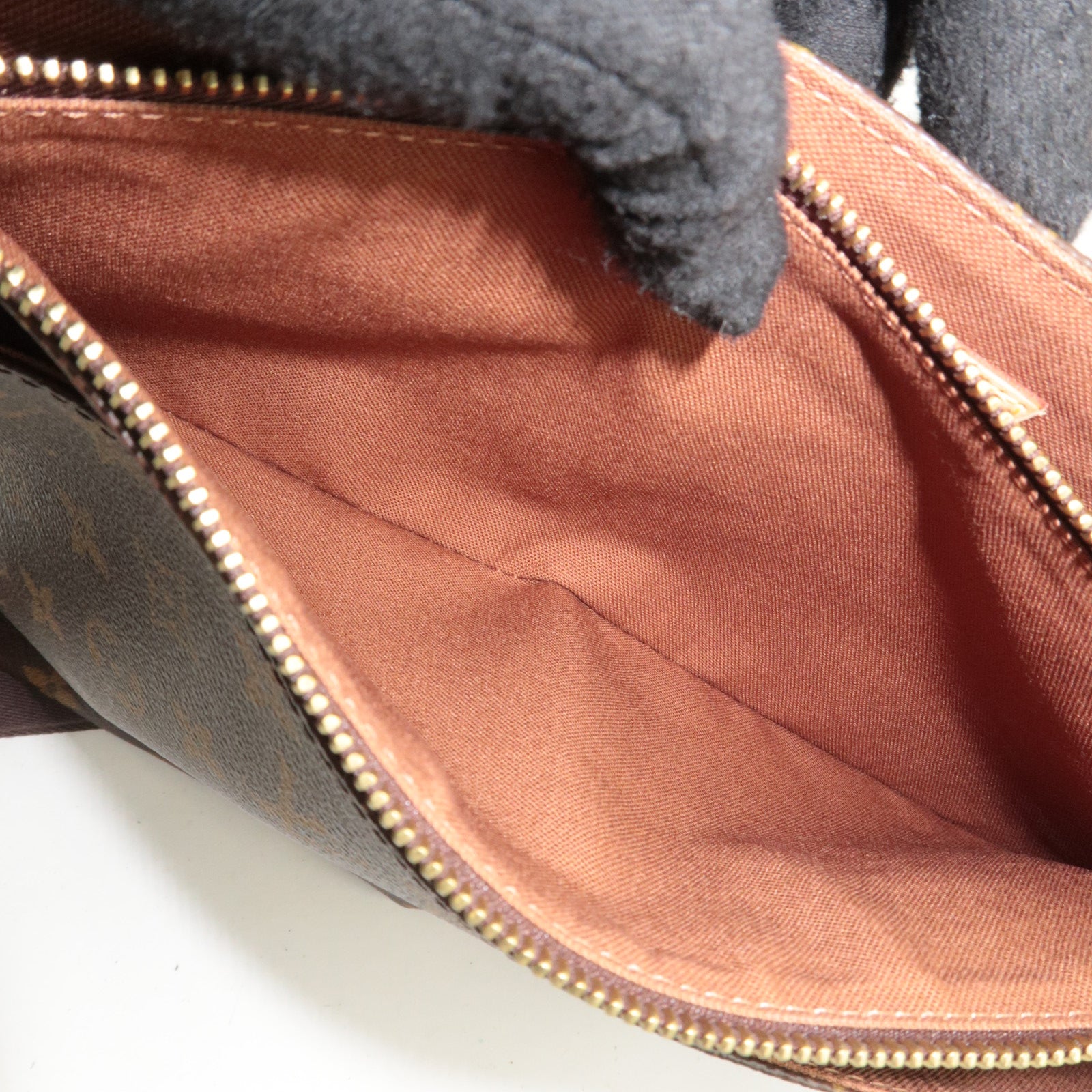 Louis Vuitton Monogram Messenger Beaubourg MM Shoulder Bag M97038