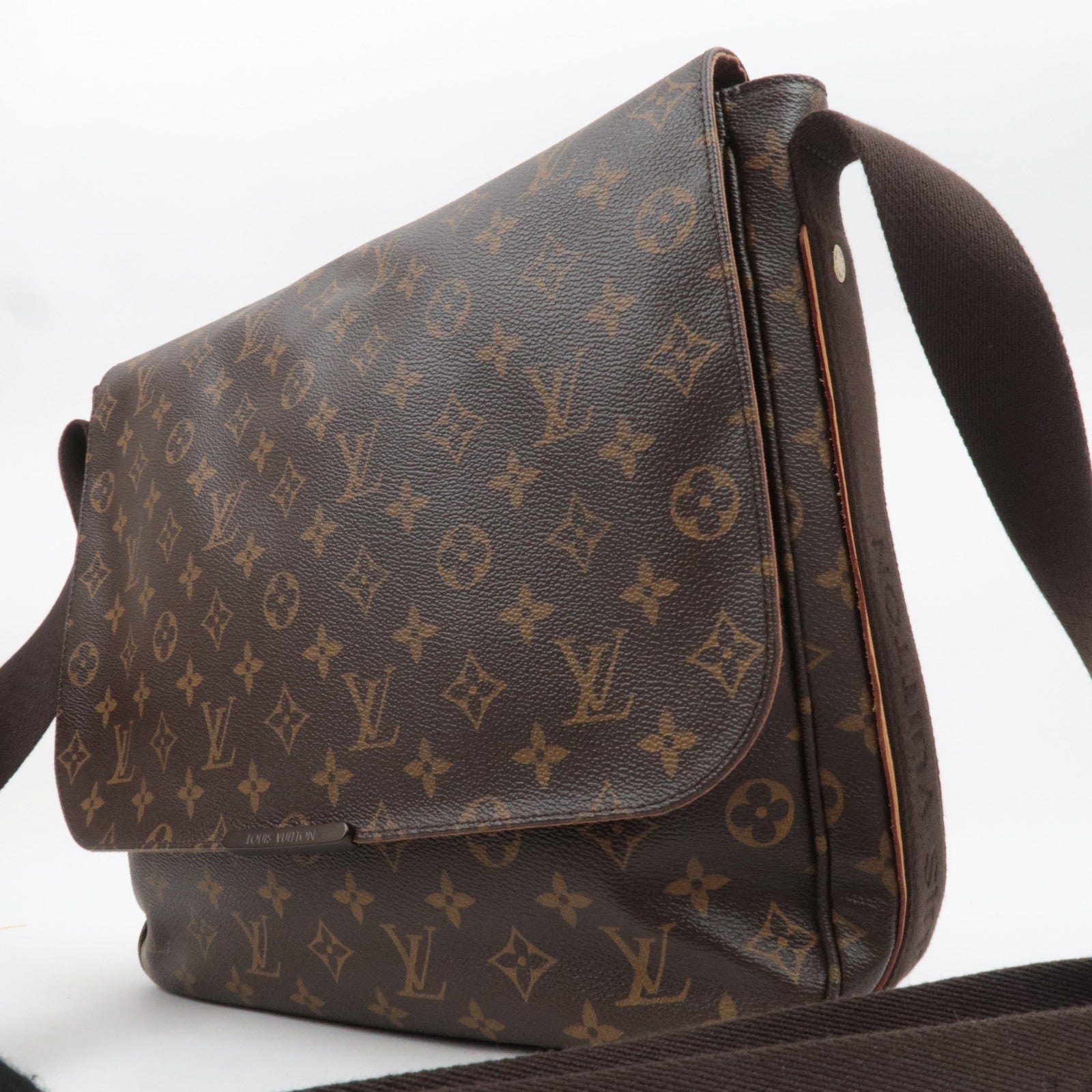 Louis Vuitton Monogram Messenger Beaubourg MM Shoulder Bag M97038