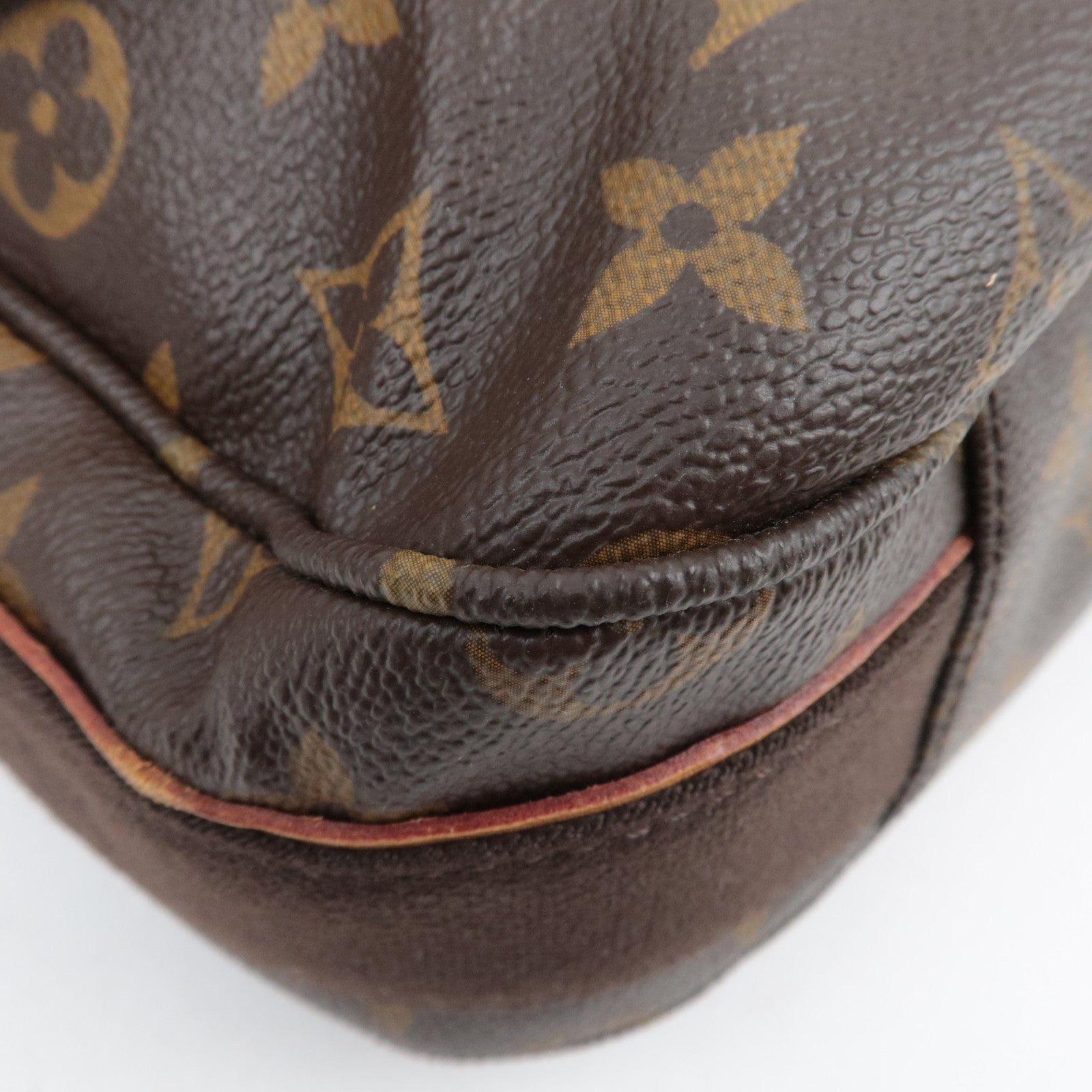 Louis Vuitton Monogram Messenger Beaubourg MM Shoulder Bag M97038