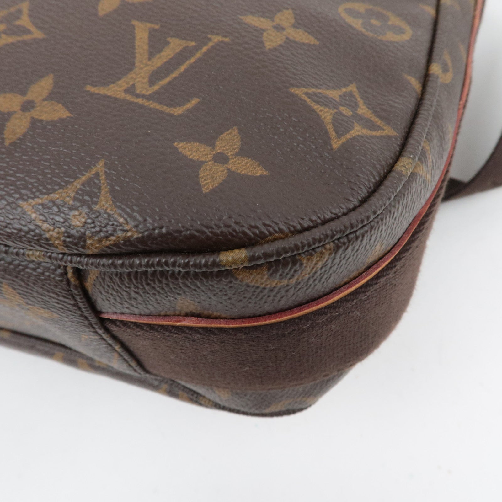 Louis Vuitton Monogram Messenger Beaubourg MM Shoulder Bag M97038