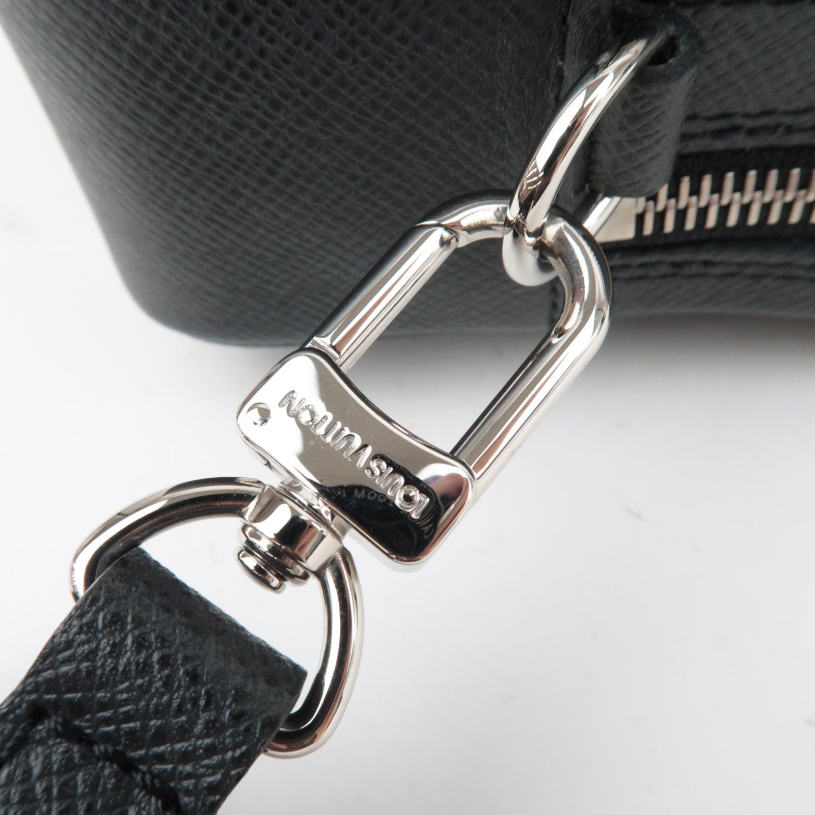 Louis Vuitton Taiga Pavel Clutch Bag Ardoise M31142