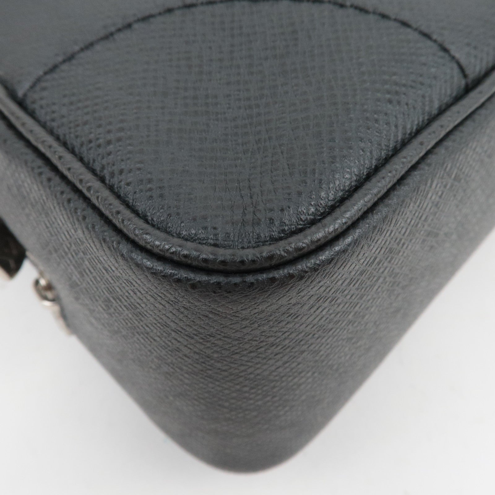 Louis Vuitton Taiga Pavel Clutch Bag Ardoise M31142