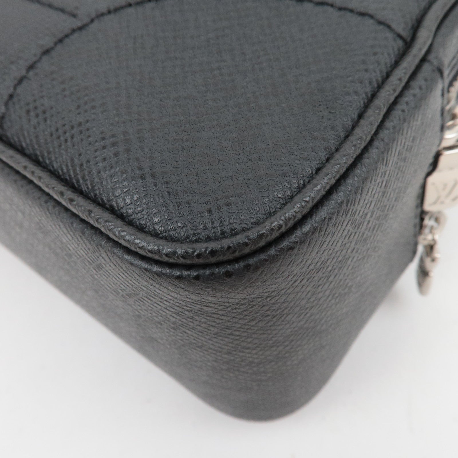 Louis Vuitton Taiga Pavel Clutch Bag Ardoise M31142