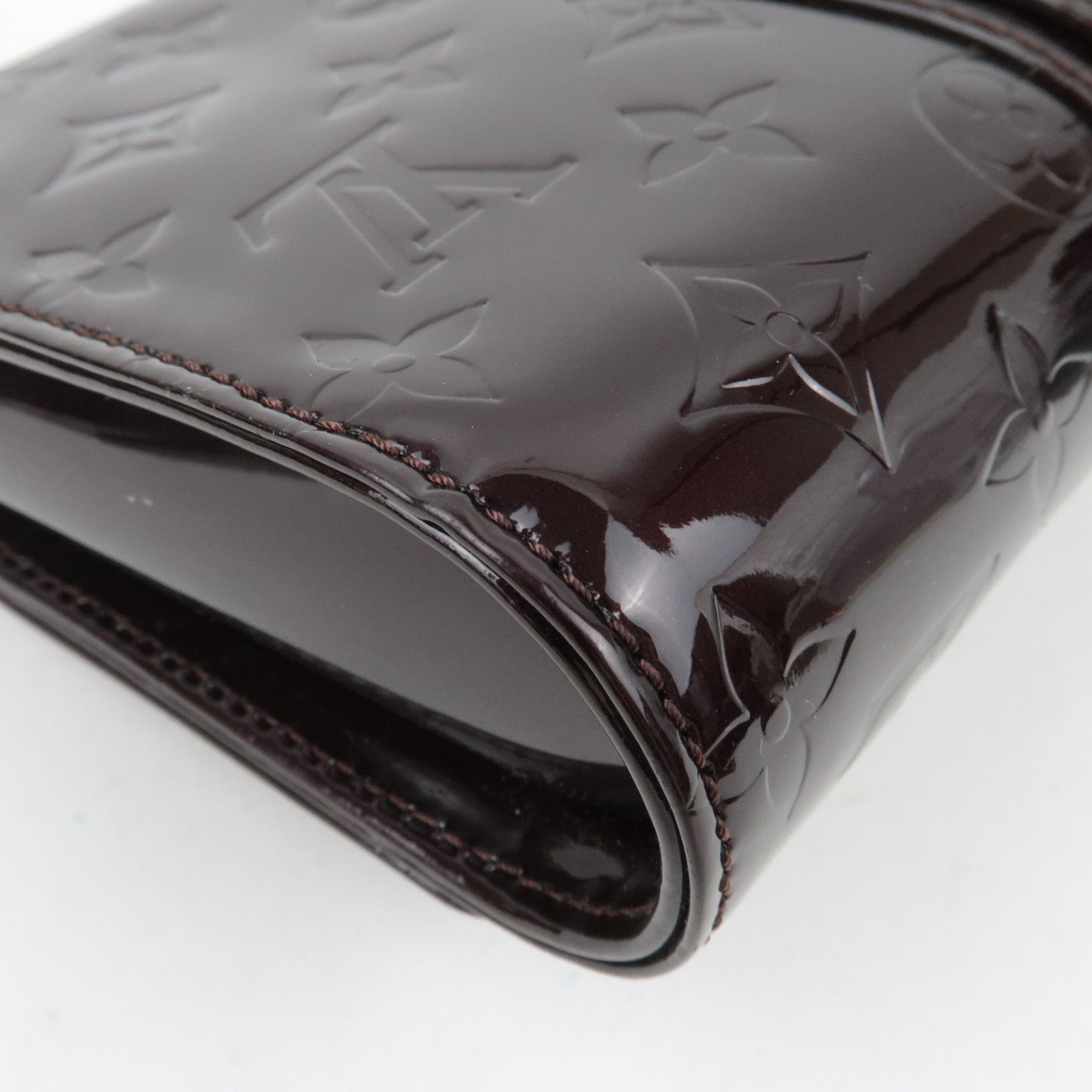 Louis Vuitton Monogram Vernis Vermont Avenue Shoulder Bag Amarante M91279