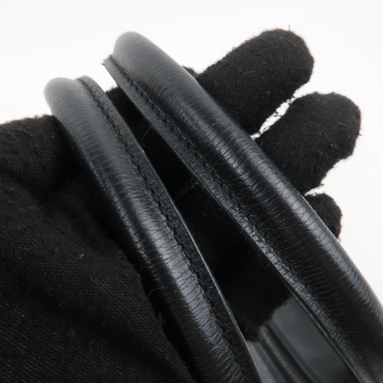 GUCCI Leather Shoulder Bag Black 002.1115