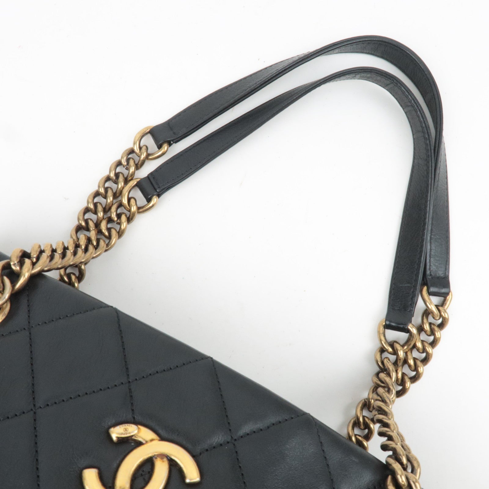 CHANEL Matelasse Lambskin Chain Shoulder Bag Black Gold HDW