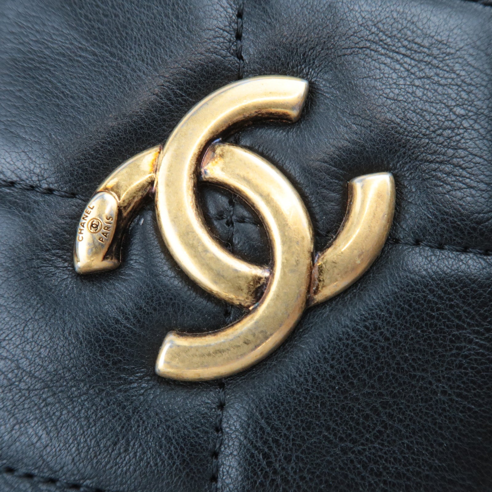 CHANEL Matelasse Lambskin Chain Shoulder Bag Black Gold HDW