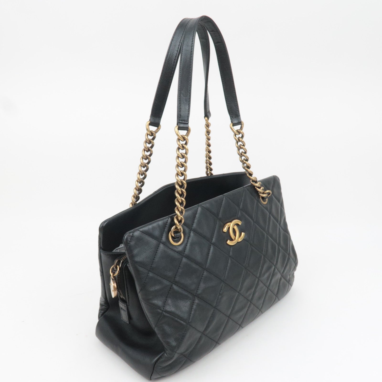 CHANEL Matelasse Lambskin Chain Shoulder Bag Black Gold HDW