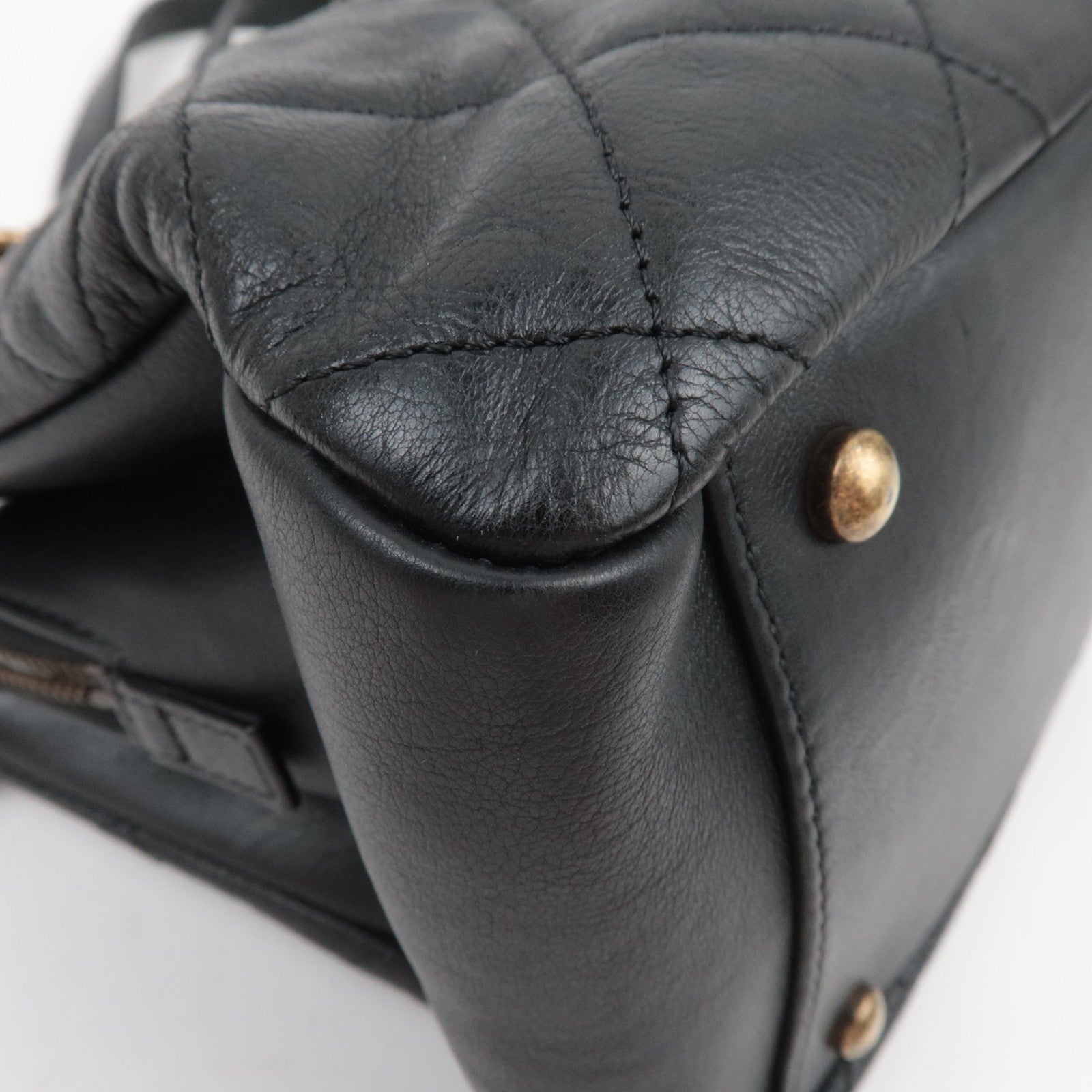 CHANEL Matelasse Lambskin Chain Shoulder Bag Black Gold HDW