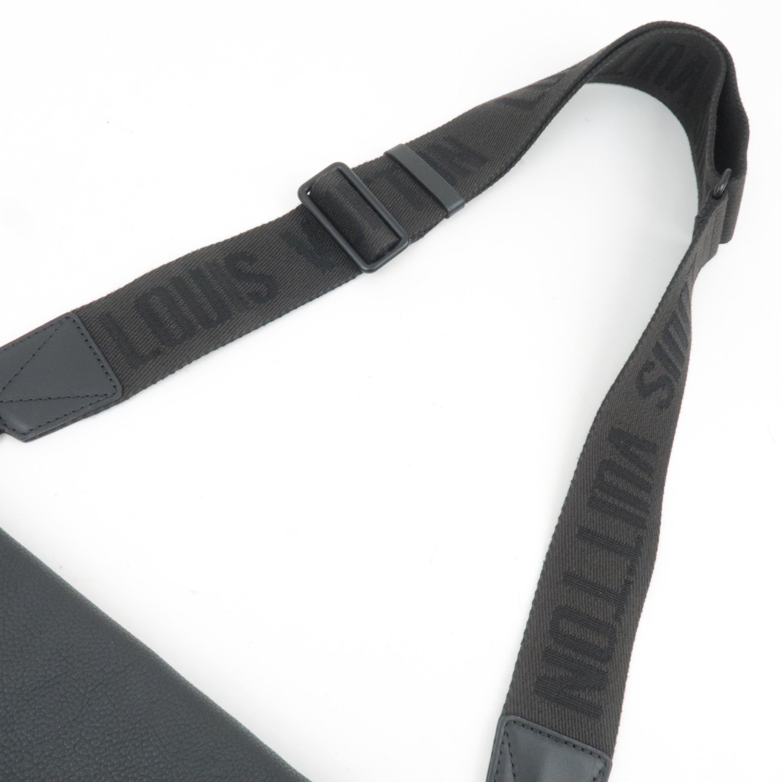 Louis Vuitton Aerogram Takeoff Messenger Leather Shoulder Bag Noir M57080