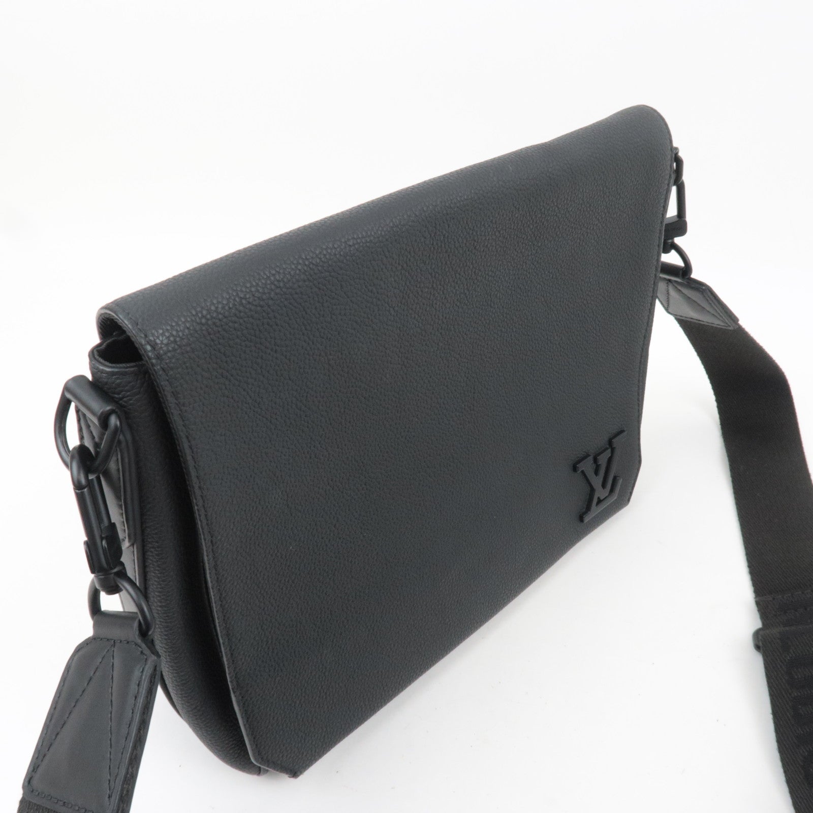 Louis Vuitton Aerogram Takeoff Messenger Leather Shoulder Bag Noir M57080