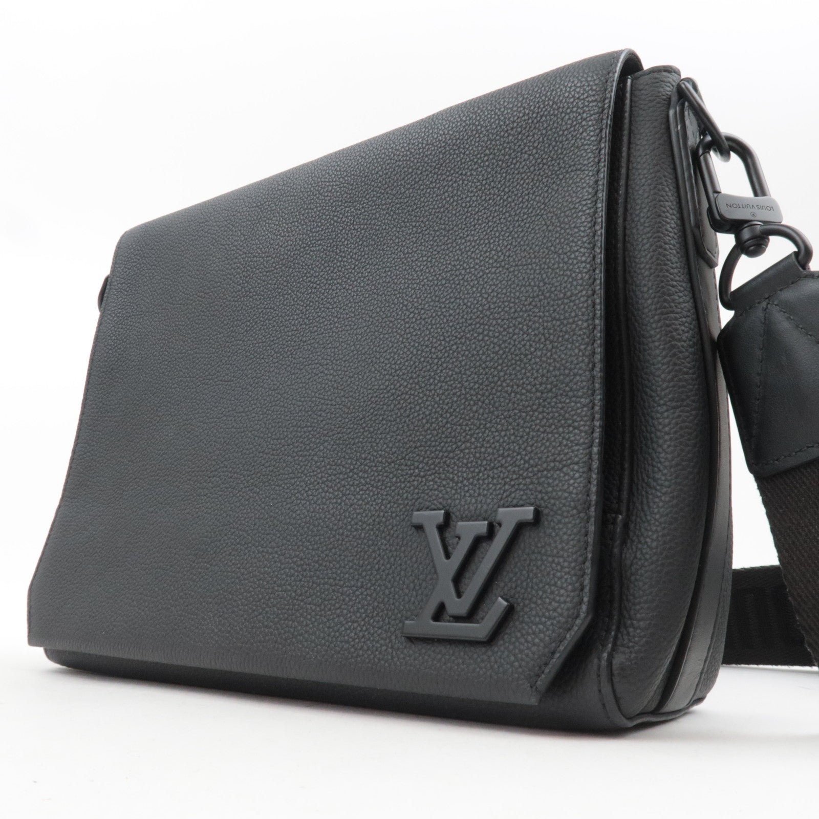 Louis Vuitton Aerogram Takeoff Messenger Leather Shoulder Bag Noir M57080