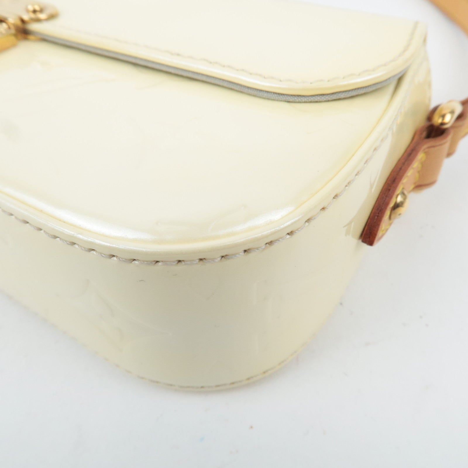 Louis Vuitton Monogram Vernis Malibu Street Shoulder Bag Perle M91507