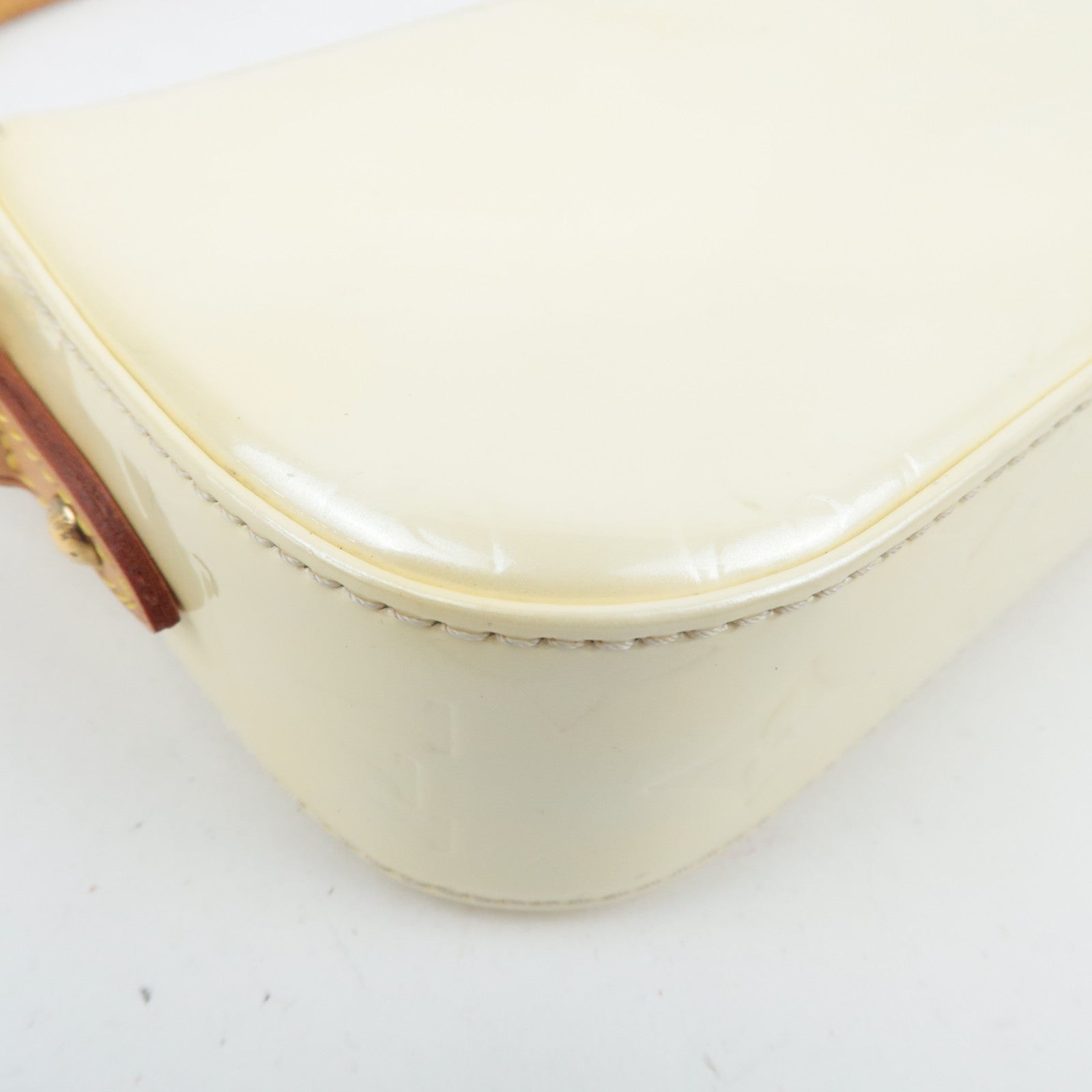 Louis Vuitton Monogram Vernis Malibu Street Shoulder Bag Perle M91507