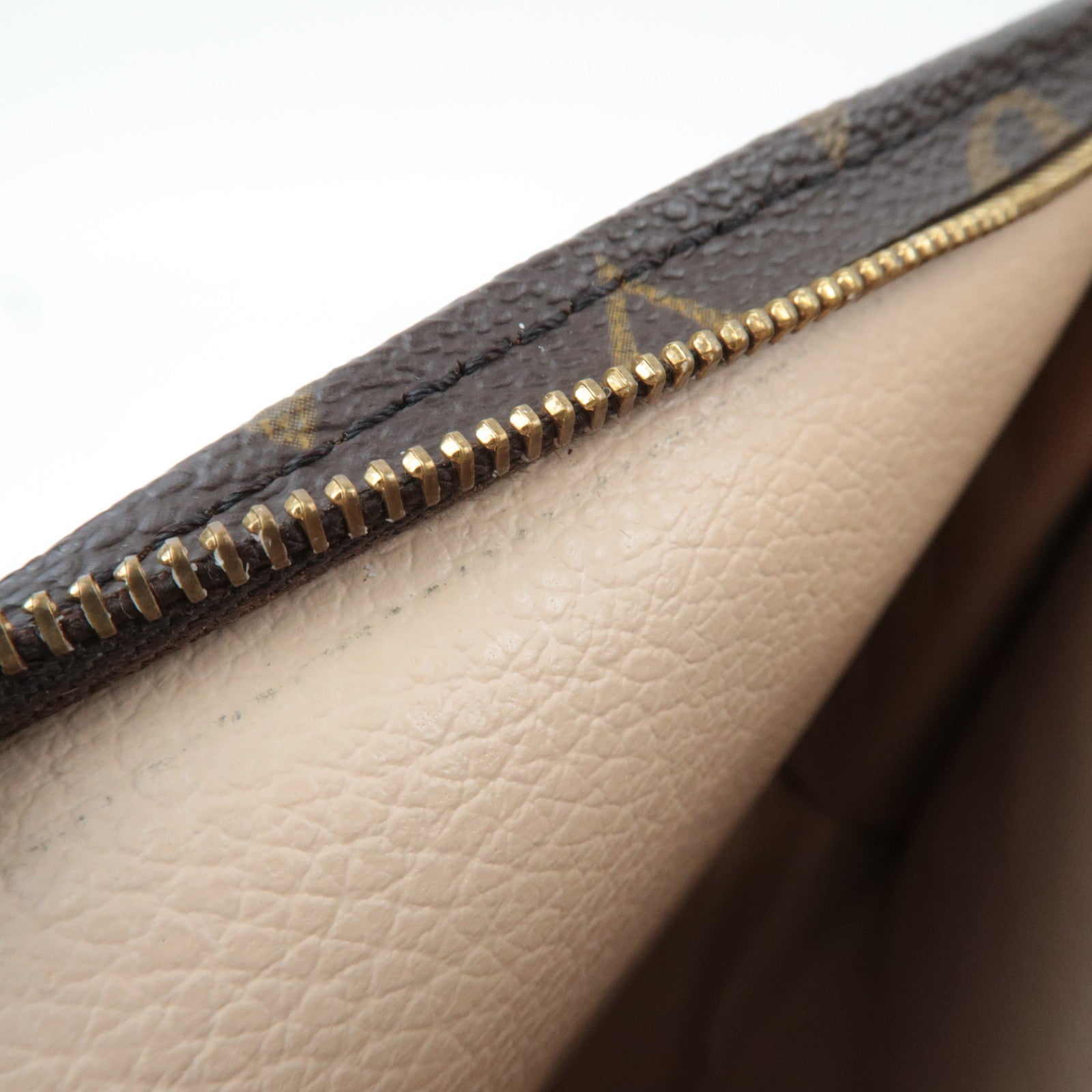 Louis Vuitton Monogram Poche Toilette 26 Toiletry Bag M47542