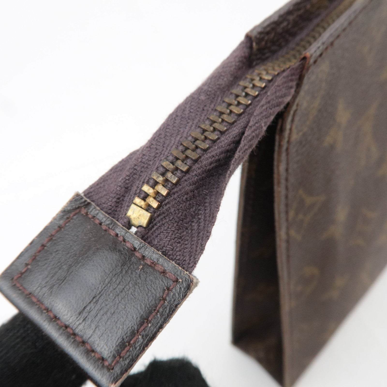 Louis Vuitton Monogram Poche Toilette 26 Toiletry Bag Old Model M47542