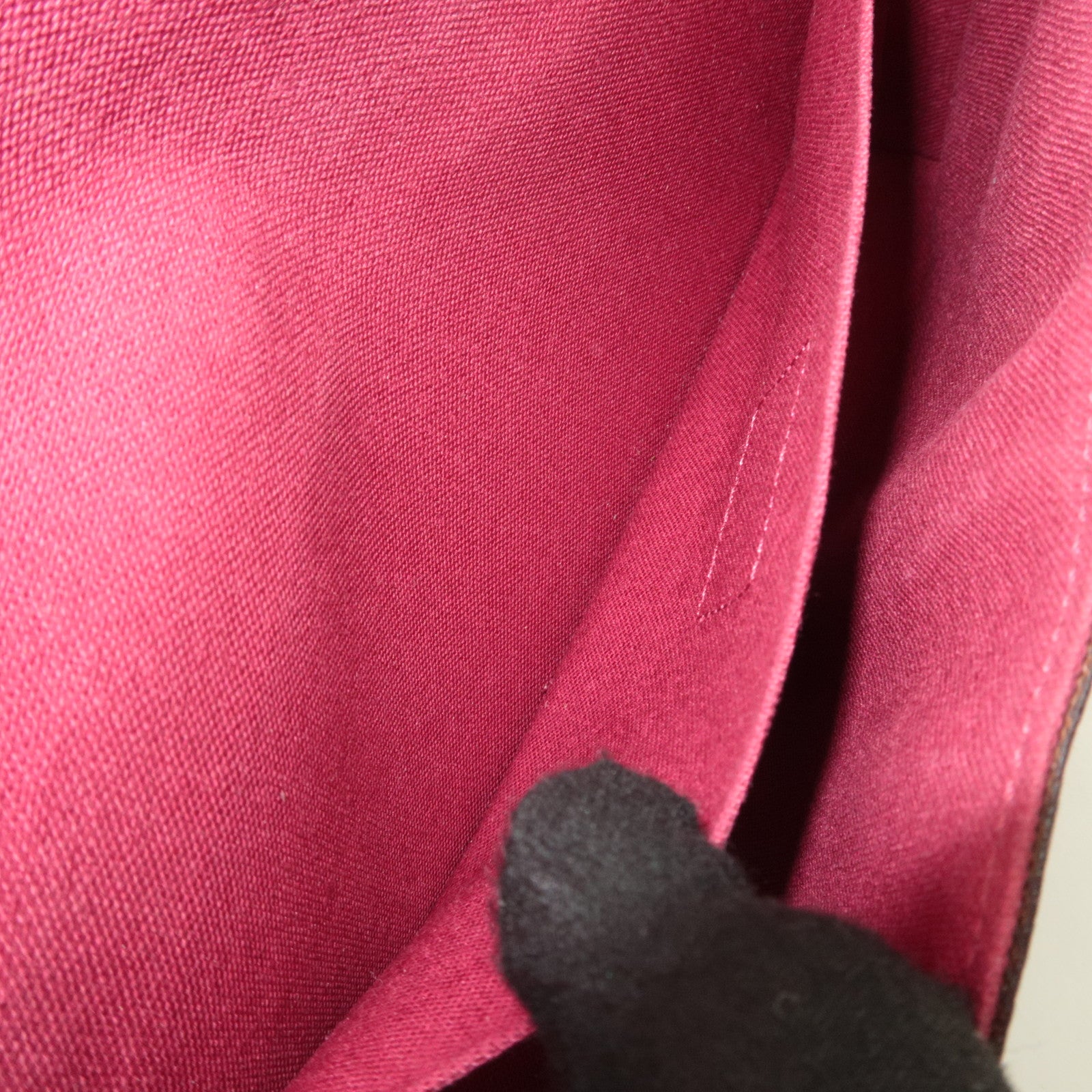 Louis Vuitton Monogram Pochette Felicie Shoulder Bag Fuchsia M81896
