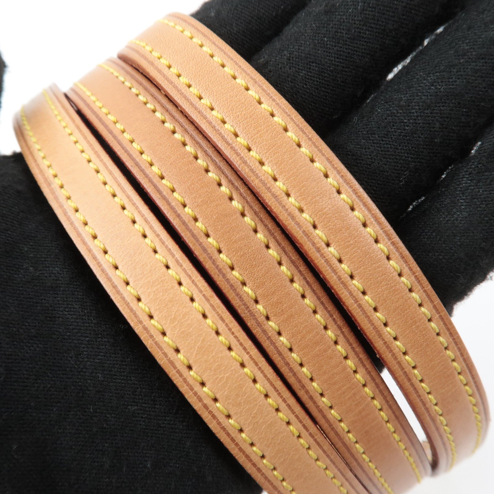 Louis Vuitton Leather Shoulder Strap Length 120cm Width 1.2cm J00145