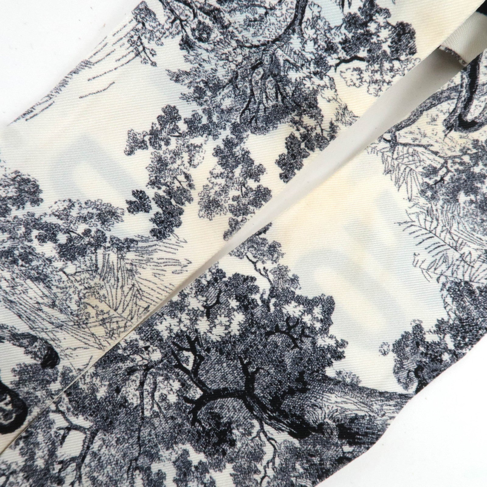 Christian Dior Mitzah Toile De Jouy Sauvage Animal Print Scarf 100% Silk White Gray