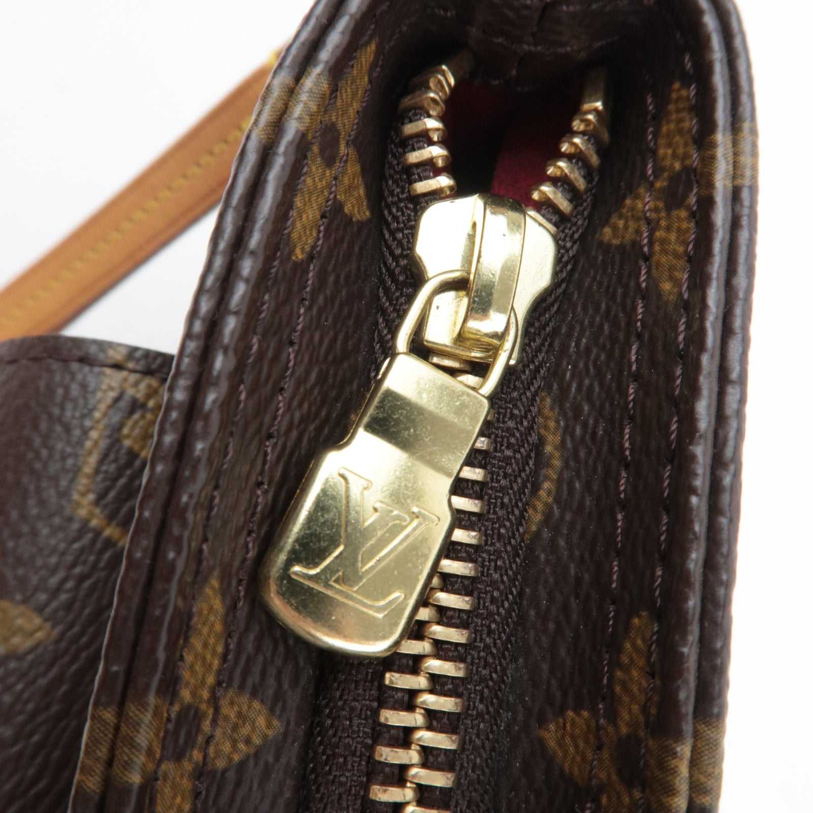 Louis Vuitton Monogram Partition Wristlet Bag M51902