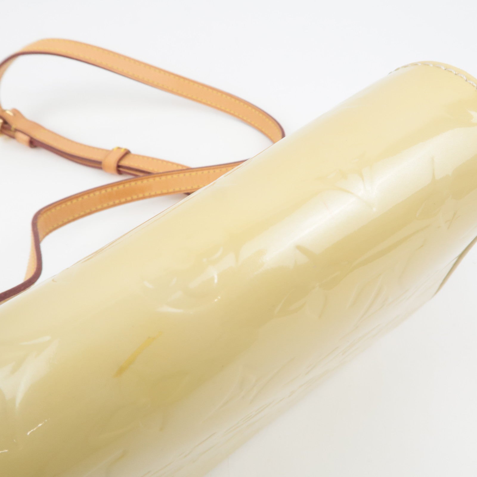 Louis Vuitton Monogram Vernis Bellflower PM Shoulder Bag Blanc Corail M91731