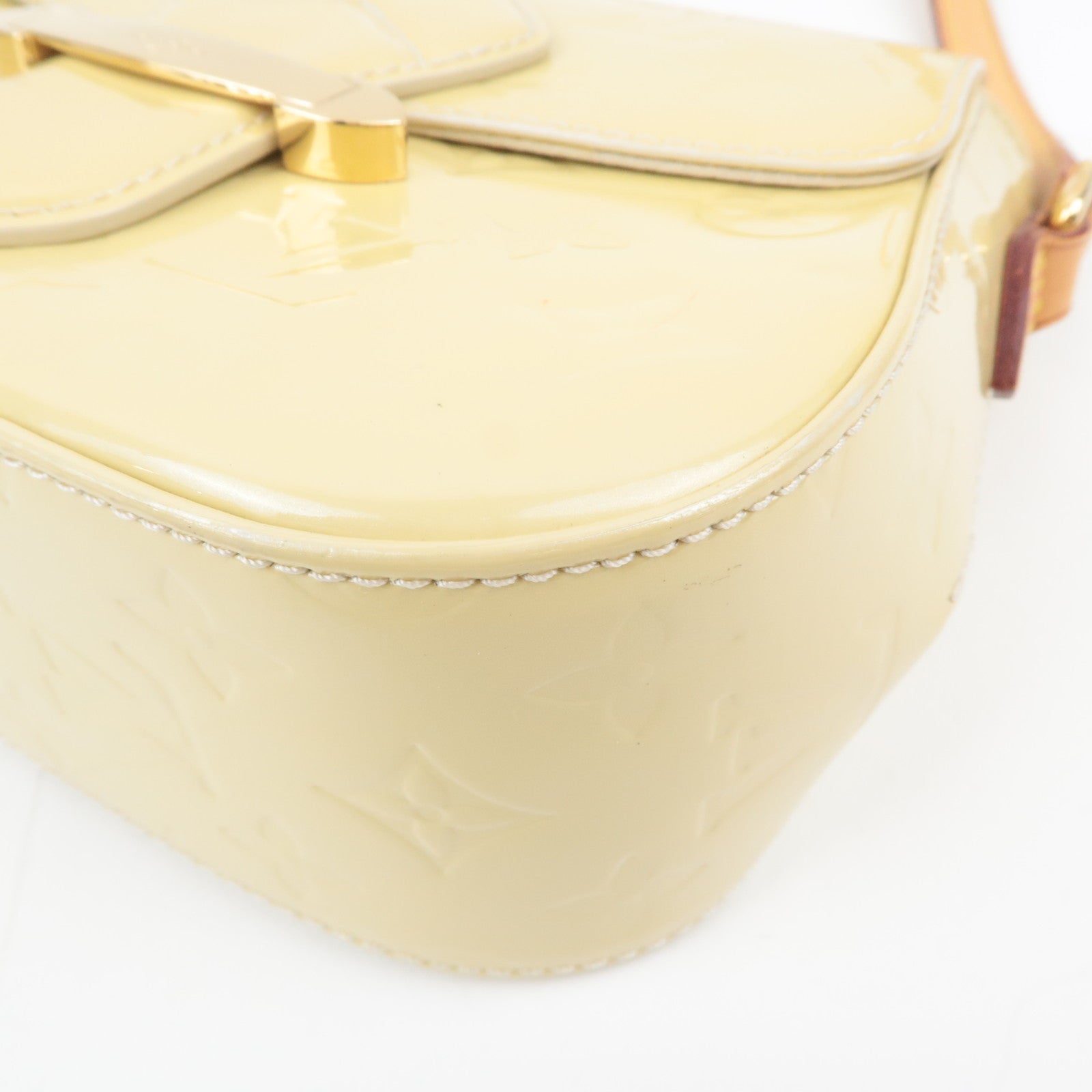 Louis Vuitton Monogram Vernis Bellflower PM Shoulder Bag Blanc Corail M91731