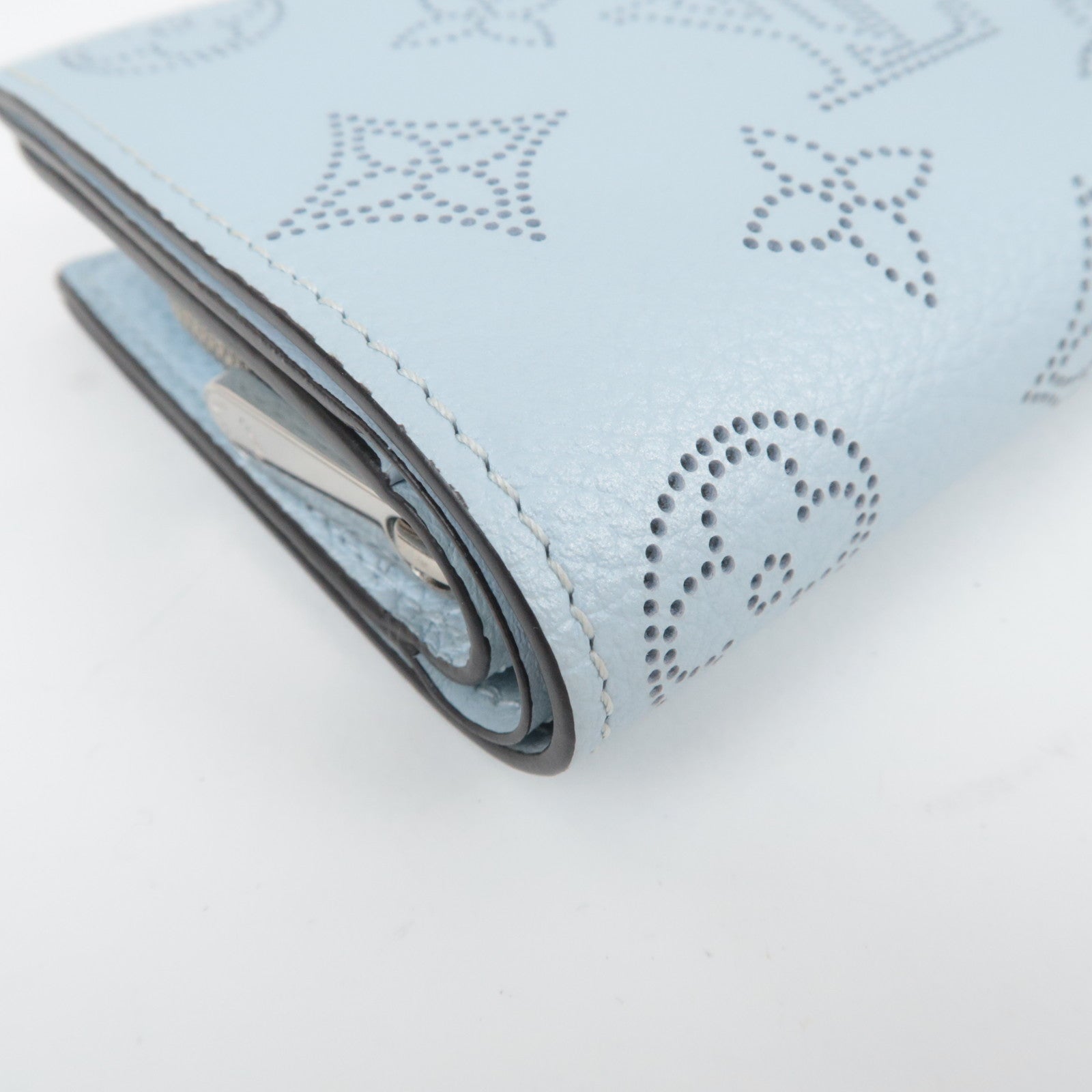 Louis Vuitton Monogram Mahina Portefeuille Claire Mineral Blue M83502