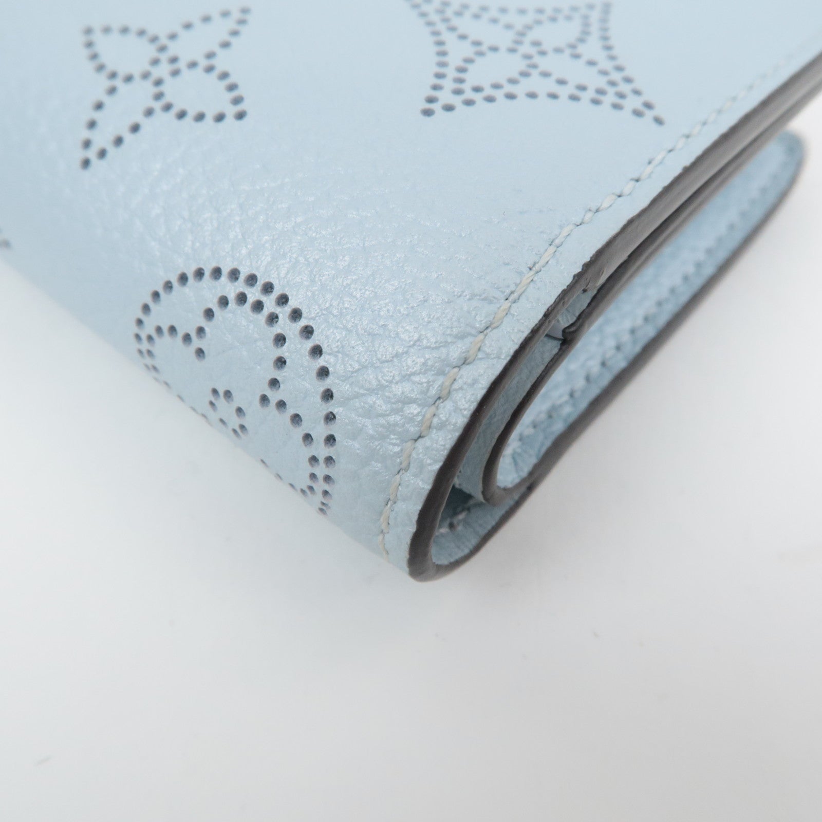 Louis Vuitton Monogram Mahina Portefeuille Claire Mineral Blue M83502