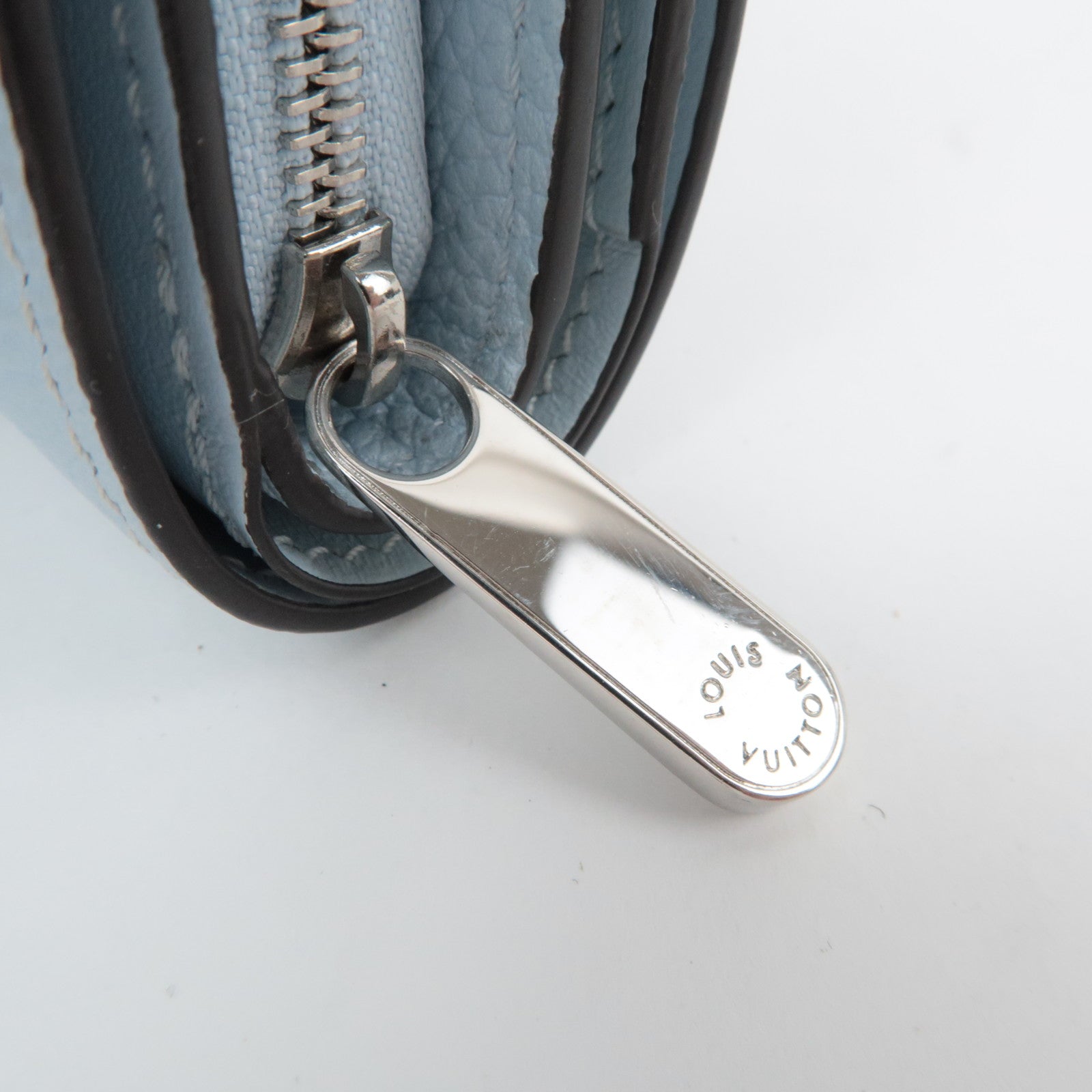 Louis Vuitton Monogram Mahina Portefeuille Claire Mineral Blue M83502