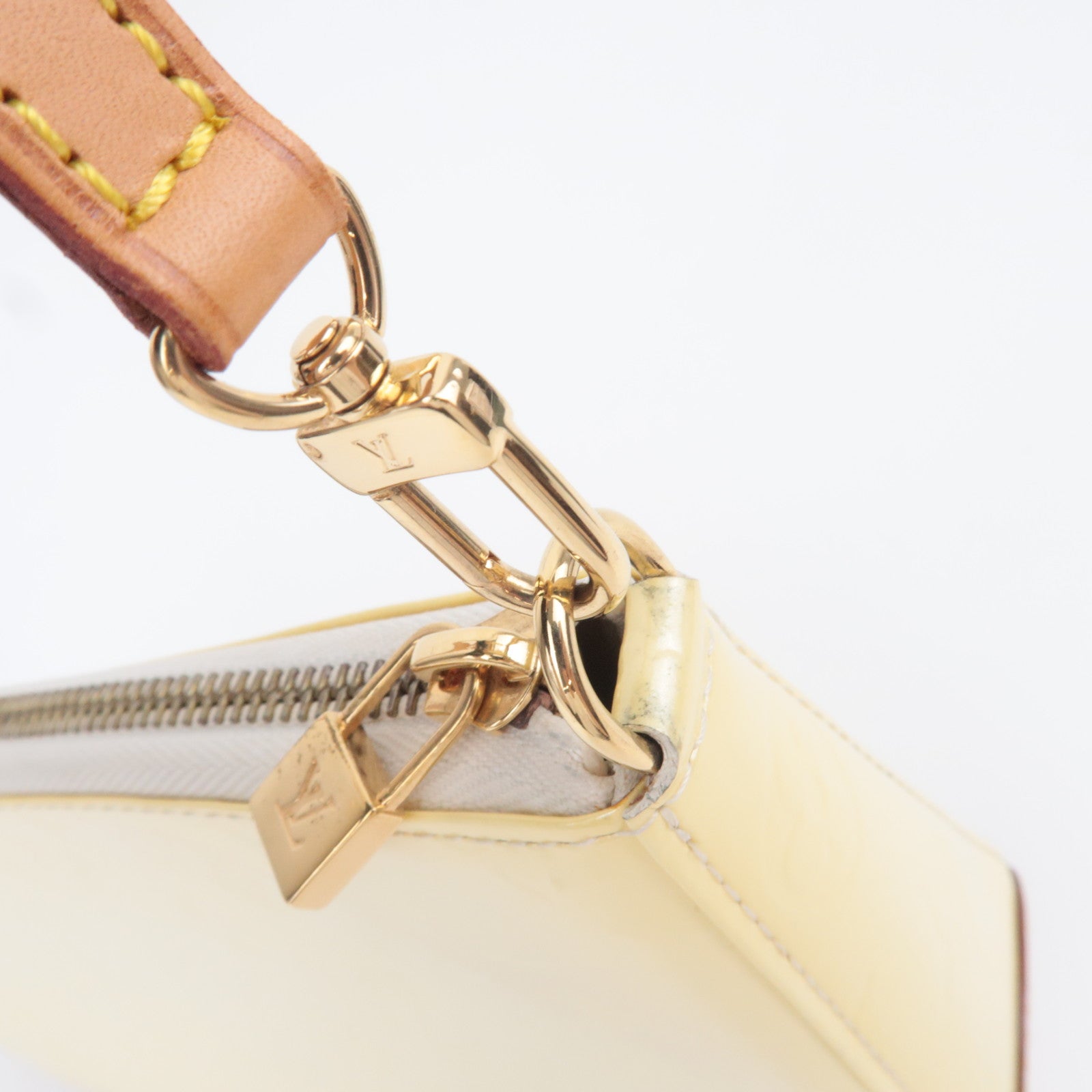 Louis Vuitton Monogram Vernis Mallory Shoulder Bag Perle M91333