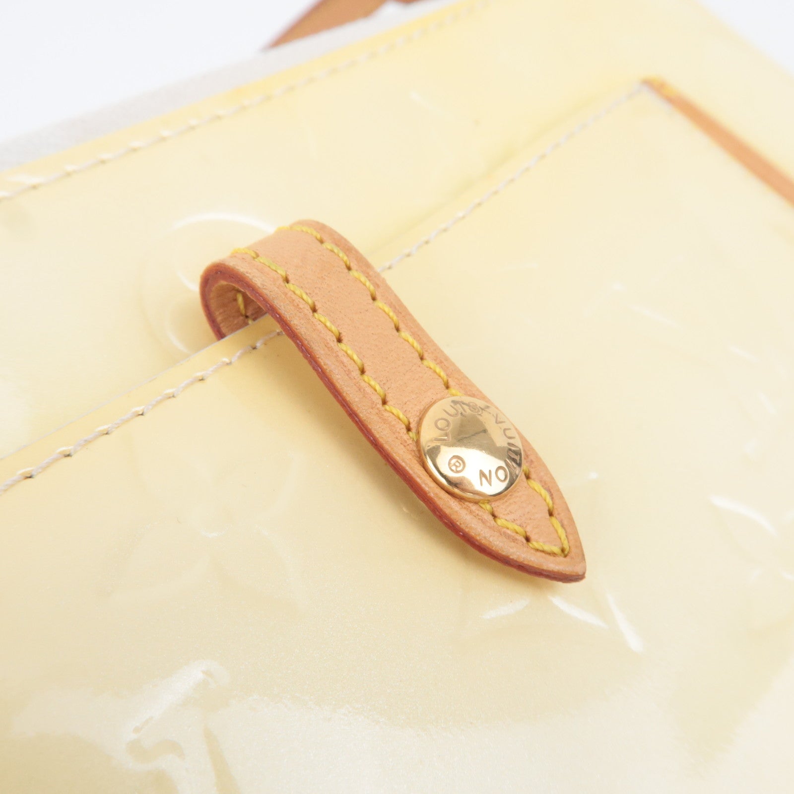 Louis Vuitton Monogram Vernis Mallory Shoulder Bag Perle M91333