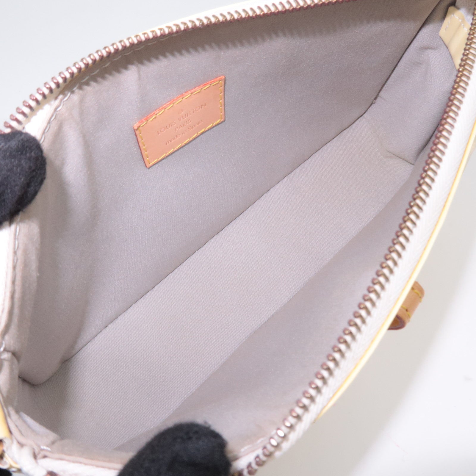 Louis Vuitton Monogram Vernis Mallory Shoulder Bag Perle M91333
