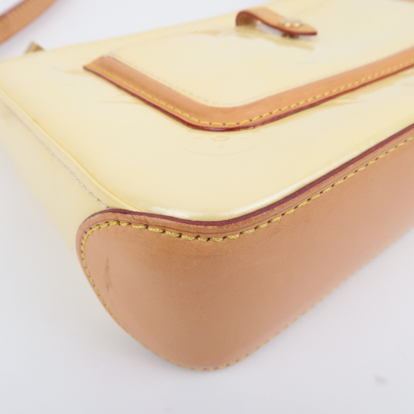 Louis Vuitton Monogram Vernis Mallory Shoulder Bag Perle M91333