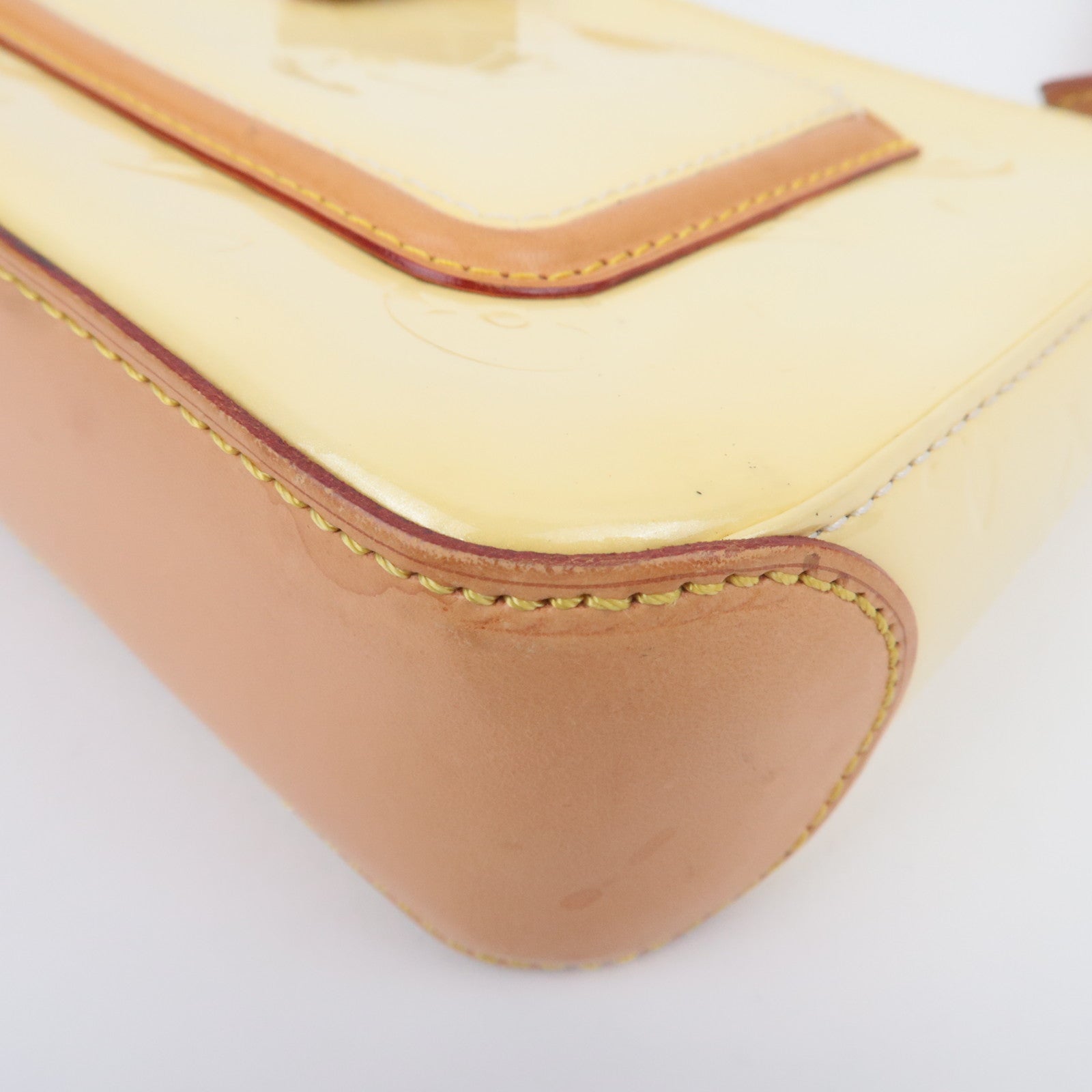 Louis Vuitton Monogram Vernis Mallory Shoulder Bag Perle M91333