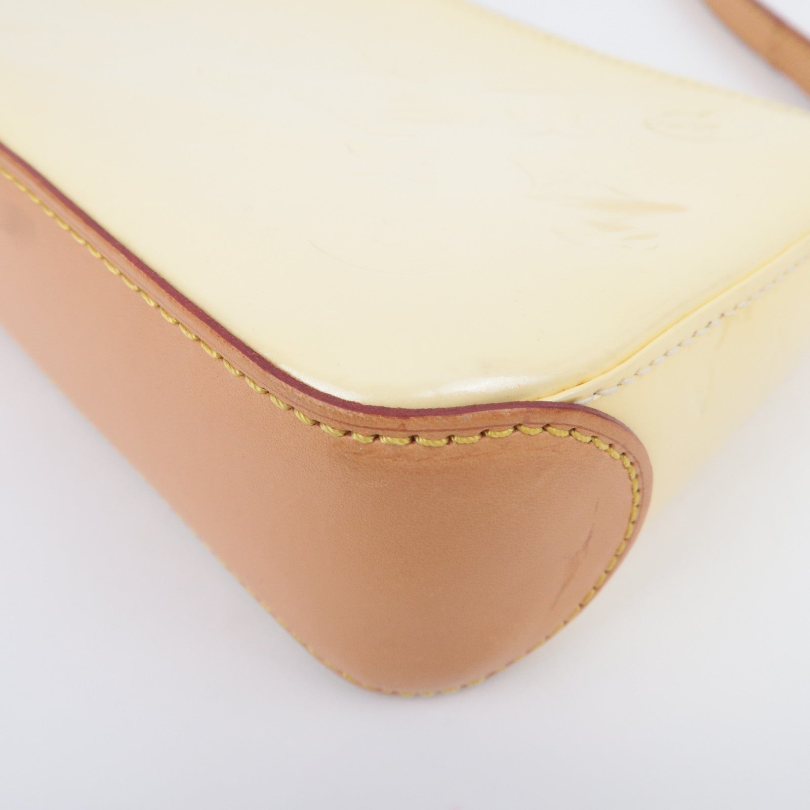 Louis Vuitton Monogram Vernis Mallory Shoulder Bag Perle M91333