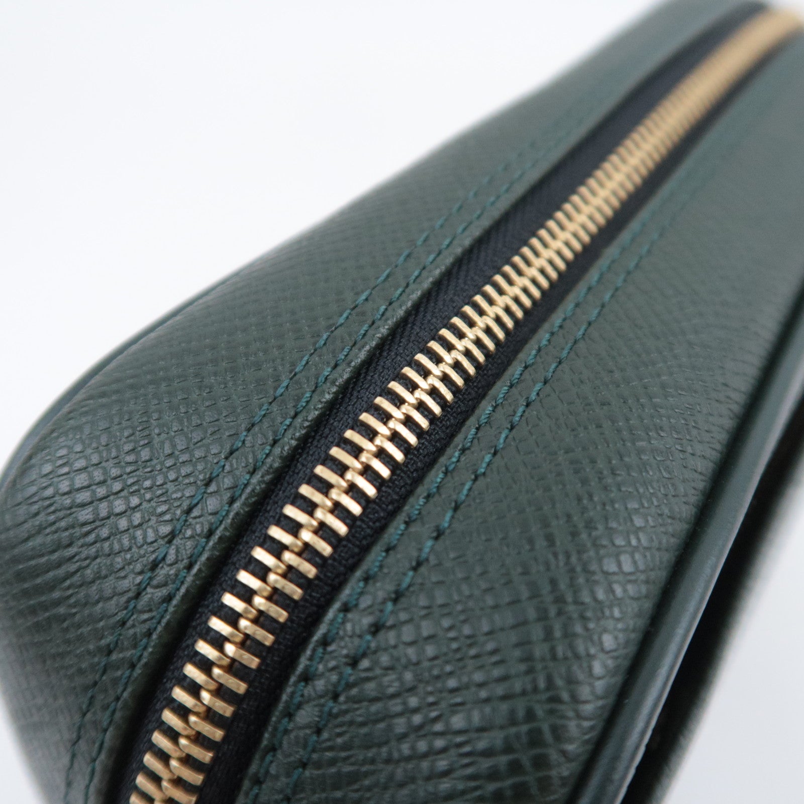 Louis Vuitton Taiga Kaluga Clutch Bag Epicea M30814