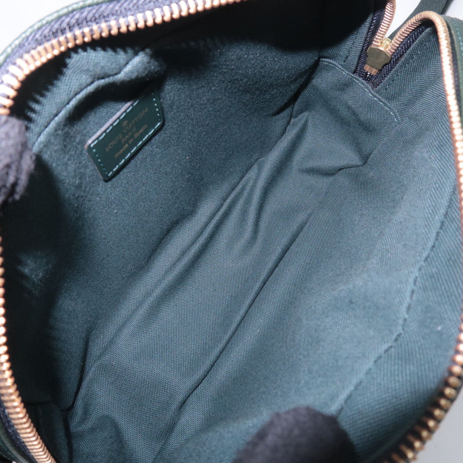 Louis Vuitton Taiga Kaluga Clutch Bag Epicea M30814
