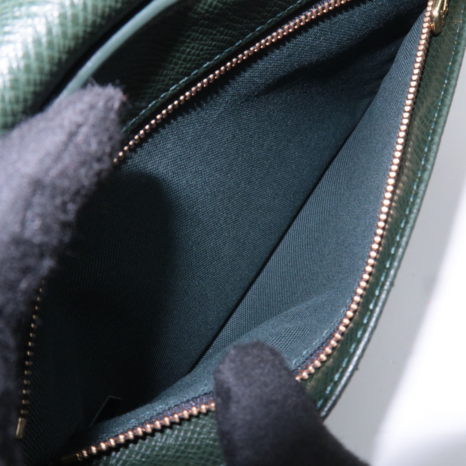 Louis Vuitton Taiga Kaluga Clutch Bag Epicea M30814