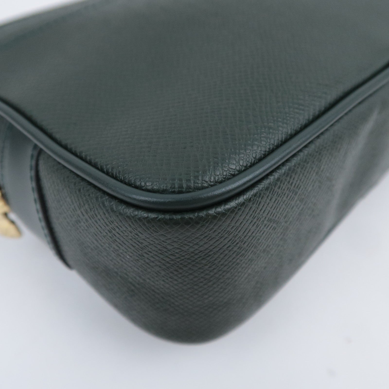 Louis Vuitton Taiga Kaluga Clutch Bag Epicea M30814