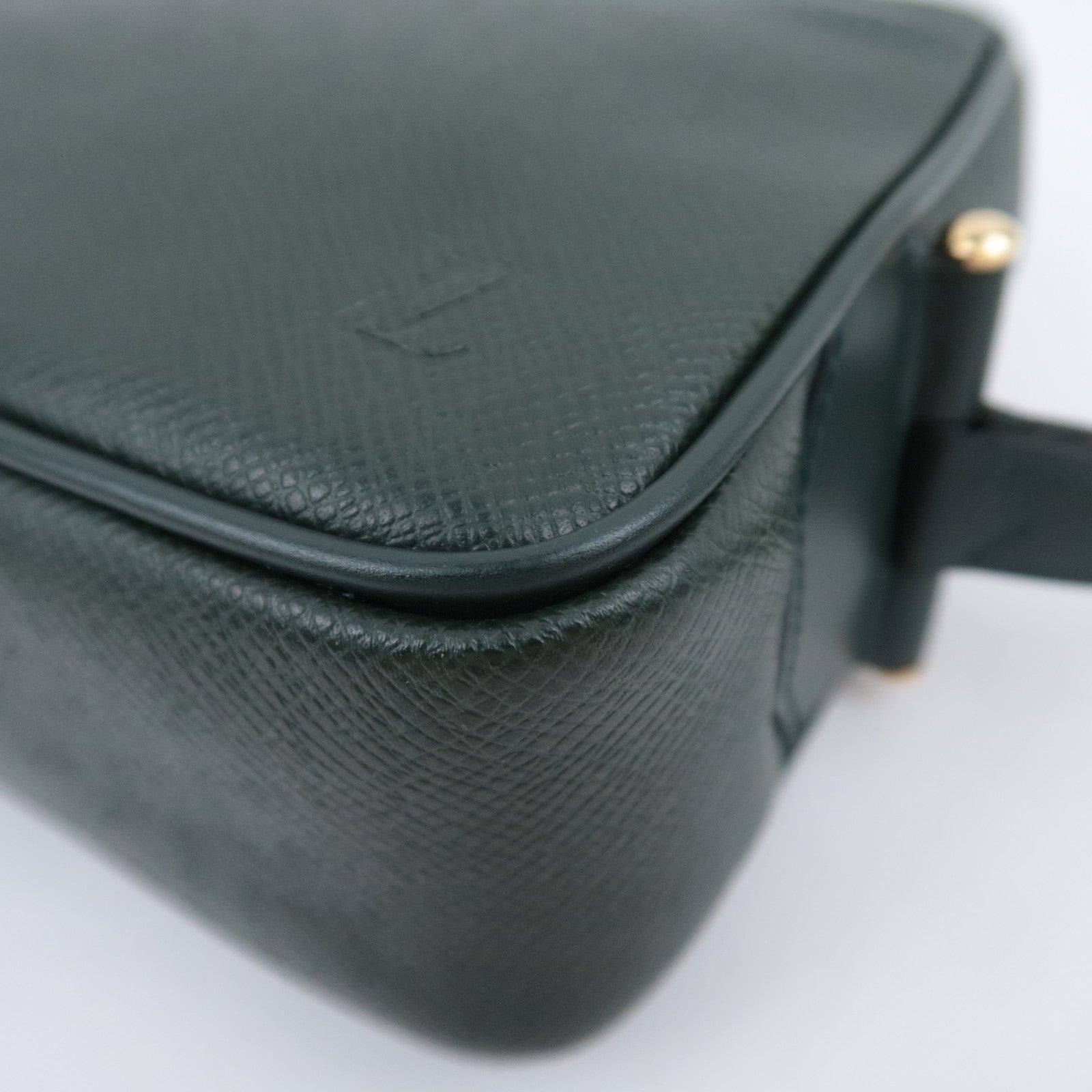 Louis Vuitton Taiga Kaluga Clutch Bag Epicea M30814