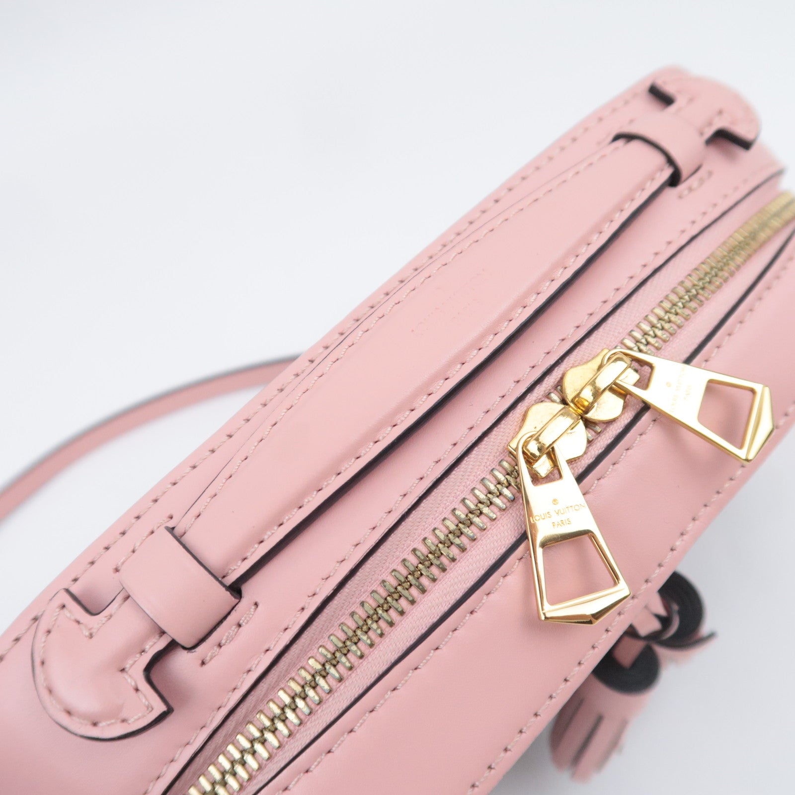 Louis Vuitton Monogram Saintonge Shoulder Bag Rose Poodle M44442