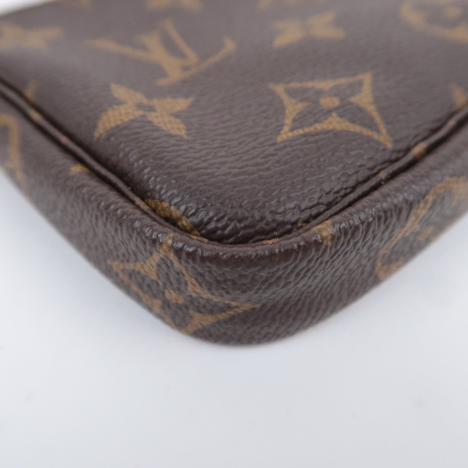 Louis Vuitton Monogram Mini Pochette Accessoires 2016 Cruise Collection Handbag M62141