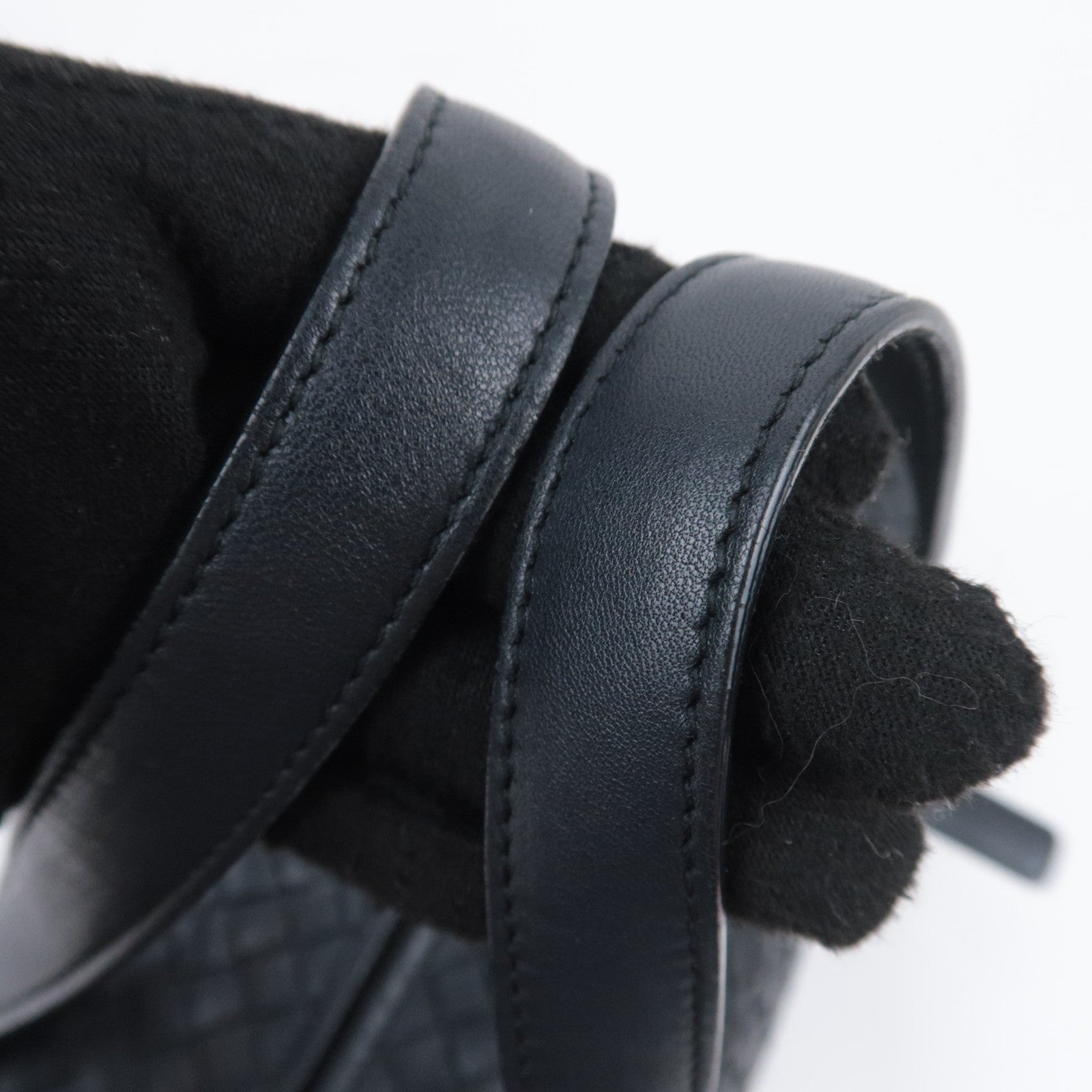 BOTTEGA VENETA Intrecciato Leather Handbag Black